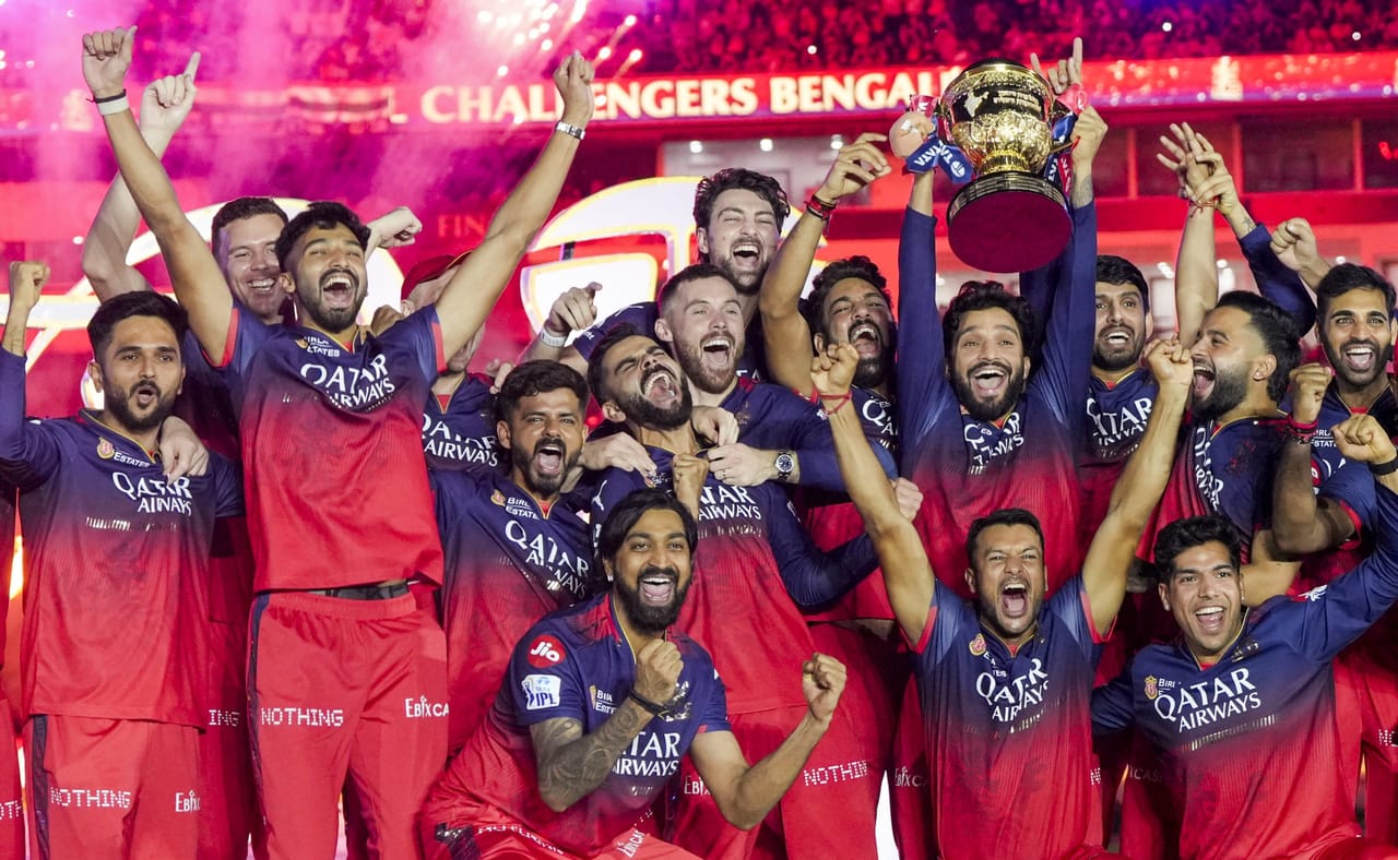 ഐപിഎലിൻ്റെ വരുന്ന സീസണിൽ നിന്ന് പിന്മാറിയത് പല വമ്പൻ താരങ്ങളാണ്. പല കാരണങ്ങളാണ് ഇവരുടെയൊക്കെ പിന്മാറ്റത്തിന് കാരണം. പോയ സീസണുകളിൽ ഐപിഎൽ കളറാക്കിയിരുന്ന ഈ താരങ്ങൾ ആരൊക്കെയാണെന്ന് നമുക്ക് നോക്കാം. (Image Credits- PTI)