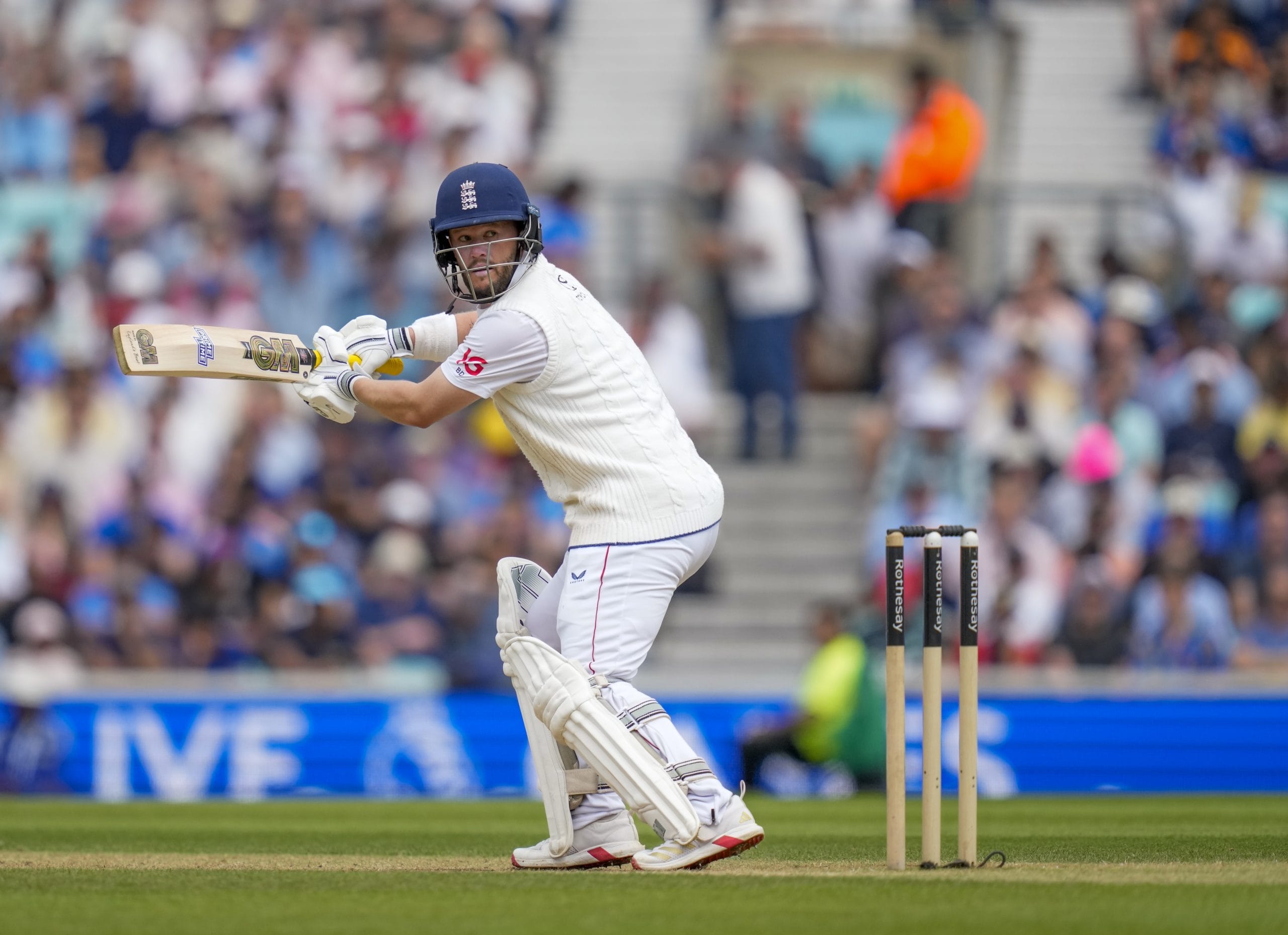 ഇംഗ്ലണ്ട് വിക്കറ്റ് കീപ്പർ ബെൻ ഡക്കറ്റ് ഇത്തവണ ആദ്യമായി ഐപിഎൽ കളിക്കും. രണ്ട് കോടി രൂപ അടിസ്ഥാനവില ഉണ്ടായിരുന്ന ഡക്കറ്റിനെ അടിസ്ഥാനവിലയ്ക്ക് ഡൽഹി ക്യാപിറ്റൽസ് സ്വന്തമാക്കി. ഇംഗ്ലണ്ട് ടെസ്റ്റ് ടീമിലെ സ്ഥിരം ഓപ്പണറാണ് 31 വയസുകാരനായ ബെൻ ഡക്കറ്റ്.

