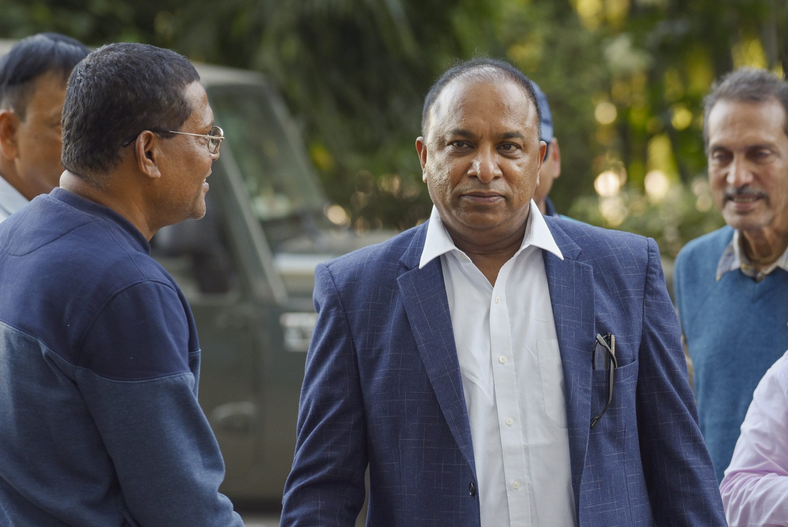 ഇന്ത്യൻ ടെസ്റ്റ് ടീം പരിശീലകസ്ഥാനത്തുനിന്ന് ഗൗതം ഗംഭീറിനെ മാറ്റുന്നു എന്ന വാർത്തകൾ തെറ്റെന്ന് ബിസിസിഐ പ്രസിഡൻ്റ് ദേവജിത് സൈകിയ. വാർത്തയിൽ അടിസ്ഥാനമില്ലെന്നും അതൊക്കെ അഭ്യൂഹങ്ങളാണെന്നും സൈകിയ പറഞ്ഞു. ആജ് തകിന് നൽകിയ അഭിമുഖത്തിലാണ് പ്രതികരണം. (Image Creditts- PTI)
