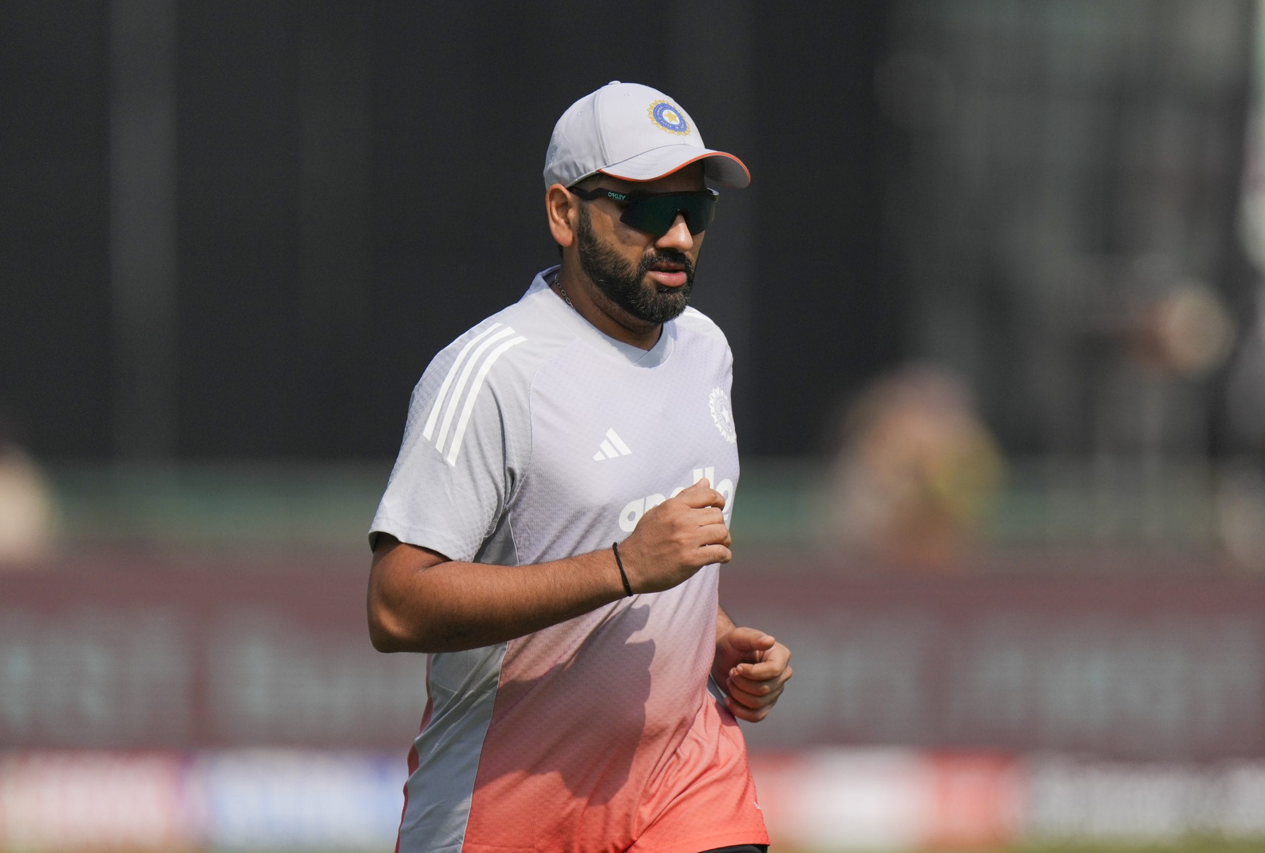 റിപ്പോർട്ടുകൾ പ്രകാരം ദക്ഷിണാഫ്രിക്കക്കെതിരായ ഏകദിന പരമ്പര അവസാനിച്ചതിന് ശേഷം സയ്യിദ് മുഷ്താഖ് അലി ട്രോഫി കളിക്കാൻ തയ്യാറാണെന്നാണ് രോഹിത് മുംബൈ ക്രിക്കറ്റ് അസോസിയേഷനെ അറിയിച്ചത്. ഈ മാസം ആറിനാണ് ദക്ഷിണാഫ്രിക്കക്കെതിരായ പരമ്പരയിലെ അവസാന ഏകദിനം. 
