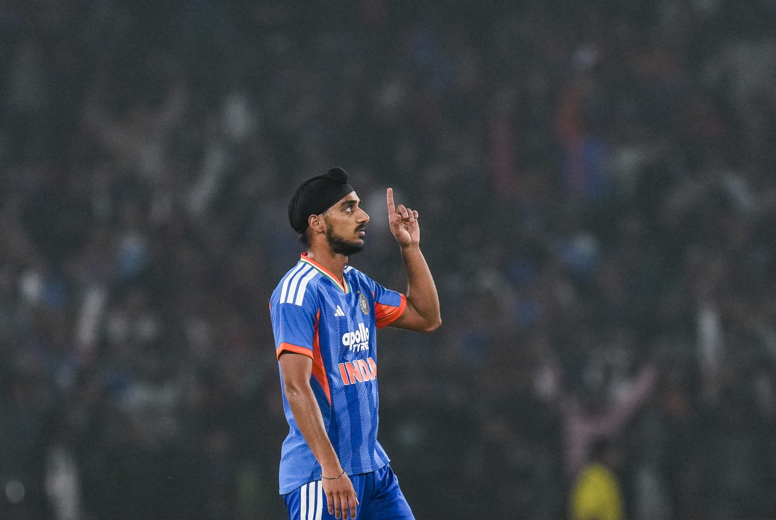 ദക്ഷിണാഫ്രിക്കൻ ഇന്നിംഗ്സിലെ 11ആം ഓവറാണ് നാണക്കേടിൻ്റെ റെക്കോർഡിലെത്തിയത്. ഓവറിൽ ഏഴ് വൈഡുകളടക്കം 13 പന്തെറിഞ്ഞ താരം ആകെ ഓവറിൽ 18 റൺസ് വഴങ്ങി. വൈഡിൻ്റെ എണ്ണത്തിൽ അർഷീപ് സിംഗ് ഇതോടെ ലോക റെക്കോർഡ് നേട്ടവും സ്ഥാപിച്ചു.
