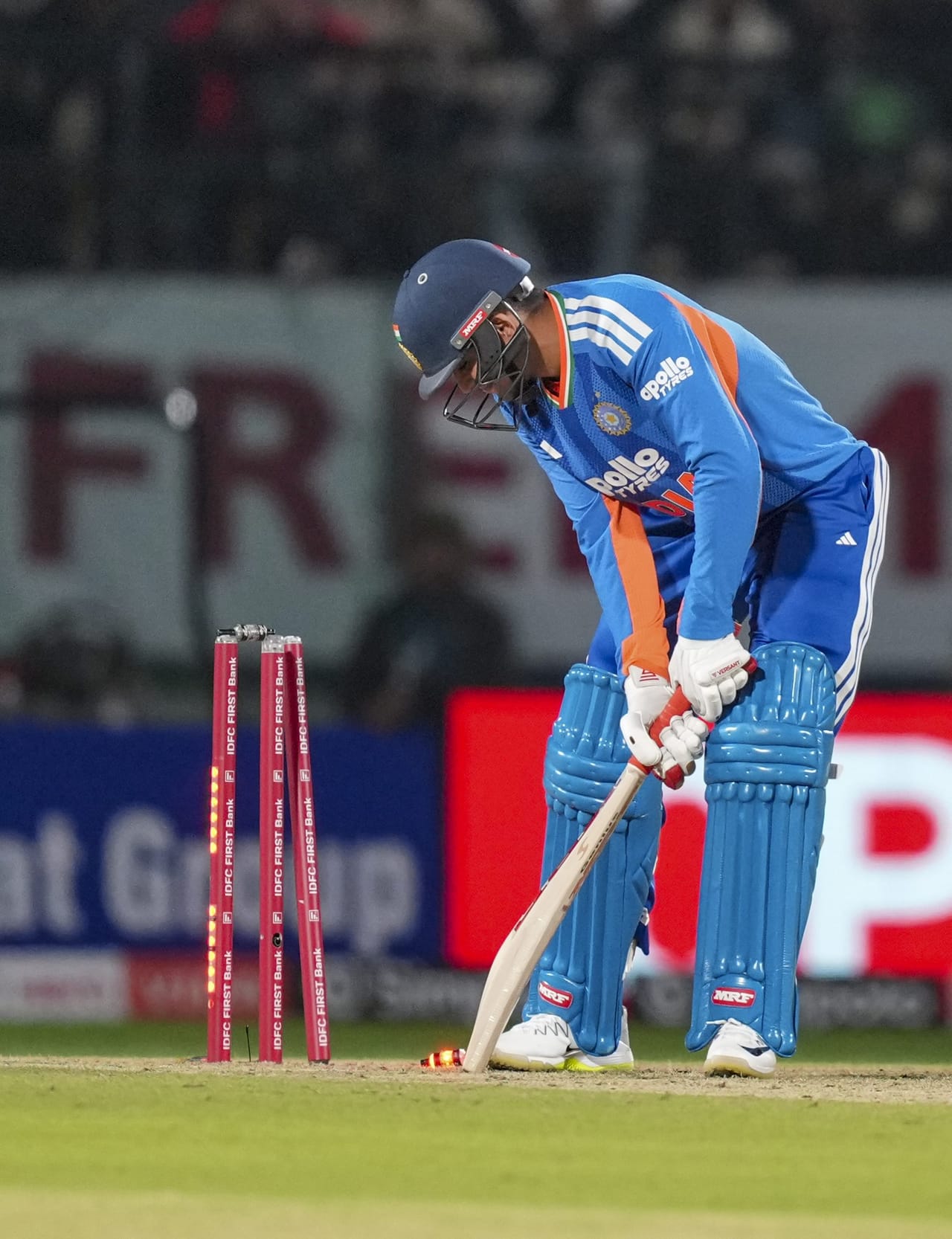 ദക്ഷിണാഫ്രിക്കക്കെതിരായ ടി20 പരമ്പരയിൽ അവസാന മത്സരം മാത്രമാണ് സഞ്ജു കളിച്ചത്. ആദ്യ മൂന്ന് മത്സരങ്ങളിൽ ശുഭ്മൻ ഗിൽ ആയിരുന്നു ടീമിൽ. നാലാമത്തെ കളി പരിക്കേറ്റ് പുറത്തായപ്പോൾ സഞ്ജുവിന് അവസരം ലഭിച്ചു. എന്നാൽ, മൂടൽ മഞ്ഞ് കാരണം നാലാമത്തെ കളി നടന്നില്ല.