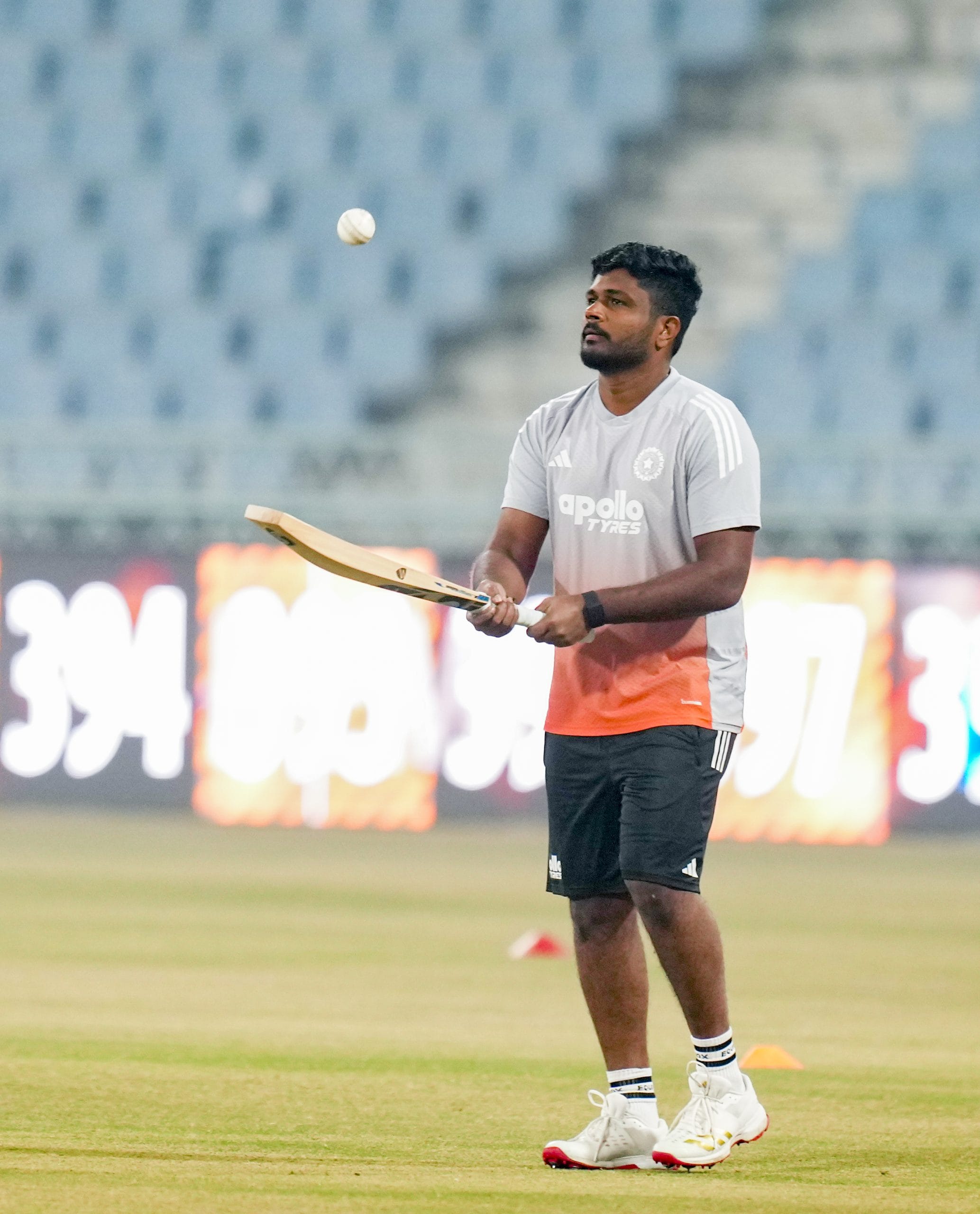 സയ്യിദ് മുഷ്താഖ് അലി ട്രോഫിയിൽ ഝാർഖണ്ഡ് ജേതാക്കളായിരുന്നു. ഇതാദ്യമായാണ് ഝാർഖണ്ഡ് സയ്യിദ് മുഷ്താഖ് അലി ട്രോഫി കിരീടം നേടുന്നത്. അതിഗംഭീര ഫോമിലുള്ള കിഷൻ സഞ്ജുവിനെ മറികടന്ന് ന്യൂസീലൻഡിനെതിരായ ടി20 പരമ്പരയിൽ കളിക്കാനുള്ള സാധ്യതയും തള്ളിക്കളയാനാവില്ല. 
