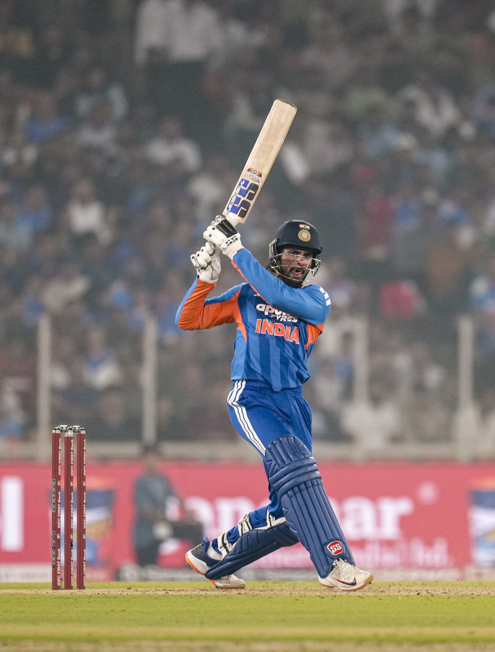 ഏറ്റവും പുതിയ ഐസിസി ടി20 റാങ്കിംഗിൽ നേട്ടമുണ്ടാക്കി തിലക് വർമ്മ. ഒരു സ്ഥാനം മെച്ചപ്പെടുത്തിയ തിലക് വർമ്മ ബാറ്റർമാരുടെ റാങ്കിംഗിൽ മൂന്നാം സ്ഥാനത്തെത്തി. ശ്രീലങ്കയുടെ പാത്തും നിസങ്കയെ മറികടക്കാണ് തിലക് വർമ്മ മൂന്നാം സ്ഥാനത്തേക്ക് മുന്നേറിയത്. (Image Credits - PTI)
