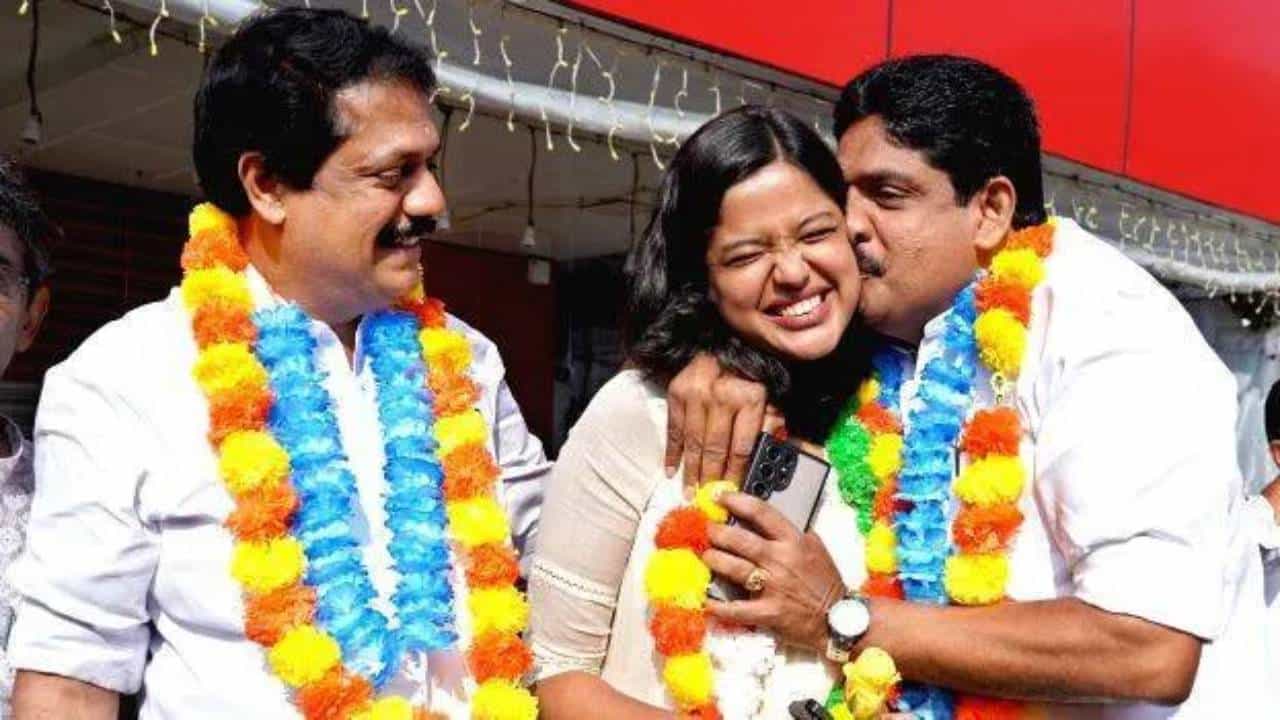 Pala Municipality: പുളിക്കകണ്ടം കുടുംബം യുഡിഎഫിനൊപ്പം; പാലായെ നയിക്കാന് ദിയ; രാജ്യത്തെ ഏറ്റവും പ്രായം കുറഞ്ഞ മുന്സിപ്പല് ചെയര്പേഴ്സണ് Pala Municipality: പുളിക്കകണ്ടം കുടുംബം യുഡിഎഫിനൊപ്പം; പാലായെ നയിക്കാന് ദിയ; രാജ്യത്തെ ഏറ്റവും പ്രായം കുറഞ്ഞ മുന്സിപ്പല് ചെയര്പേഴ്സണ്