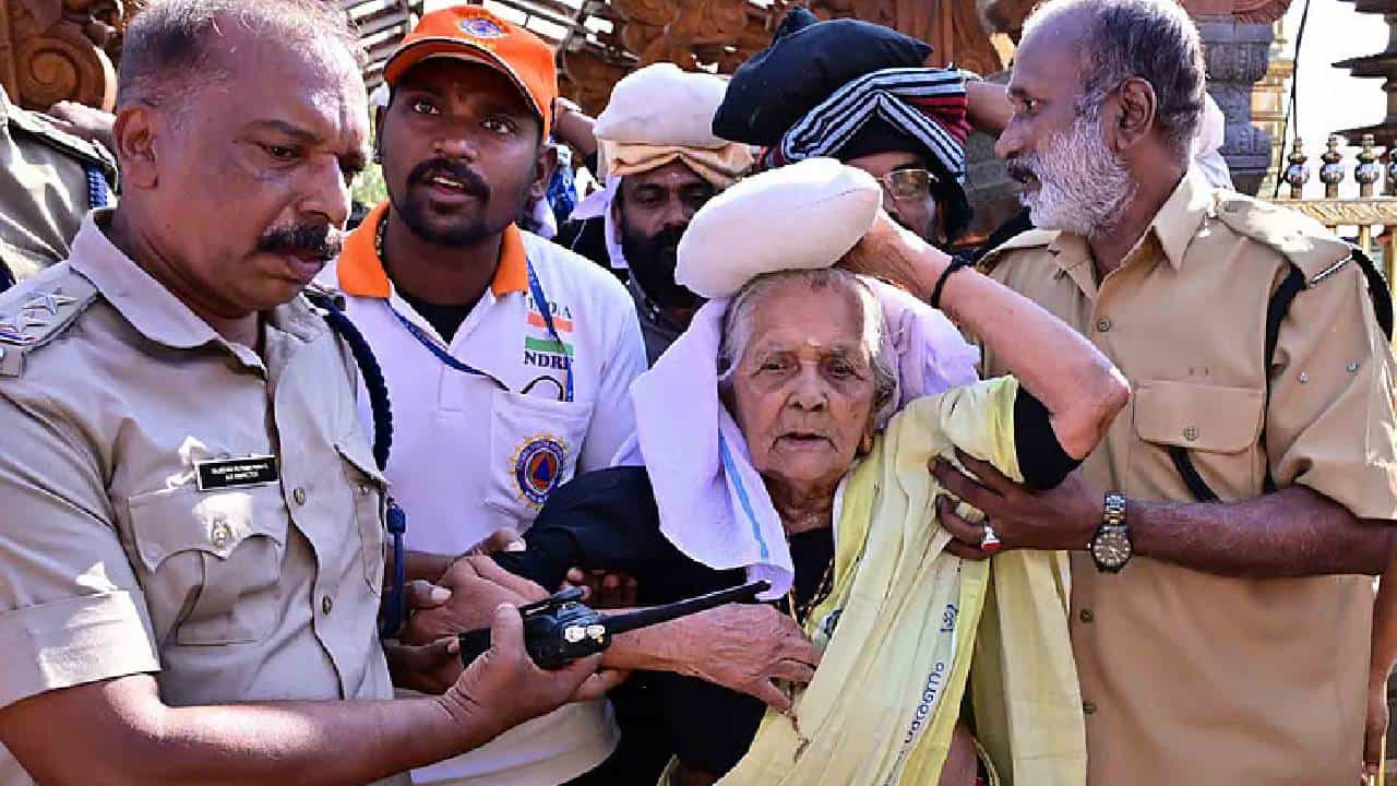 Parukutty Visits Sabarimala: എല്ലാത്തിനും തുടക്കം പേരക്കുട്ടിയുടെ ആ ചോദ്യം; 102 ന്റെ നിറവില്‍ മൂന്നാം തവണയും അയ്യനെ തൊഴുത് പാറുക്കുട്ടി