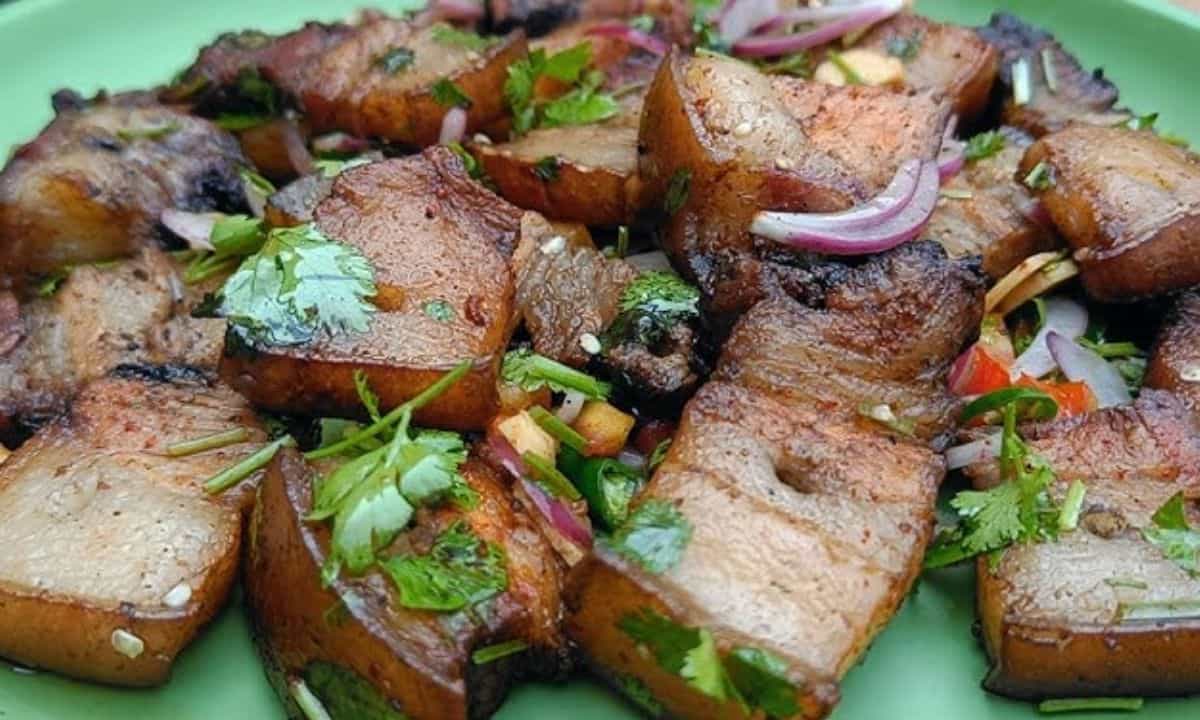 African Swine Flu: ക്രിസ്മസ്സിന് ഇനി എന്തു ചെയ്യും? പാലക്കാട് 4 പഞ്ചായത്തുകളില് പന്നിയിറച്ചി കിട്ടില്ല; കാരണമിത് African Swine Flu: ക്രിസ്മസ്സിന് ഇനി എന്തു ചെയ്യും? പാലക്കാട് 4 പഞ്ചായത്തുകളില് പന്നിയിറച്ചി കിട്ടില്ല; കാരണമിത്