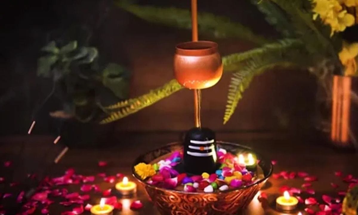 ഹിന്ദുമത കലണ്ടർ പ്രകാരം, പൗഷ മാസത്തിലെ ശുക്ലപക്ഷത്തിലെ ത്രയോദശി തിഥി 2025 ഡിസംബർ 31 ബുധനാഴ്ച പുലർച്ചെ 1:48 ന് ആരംഭിക്കും. അടുത്ത ദിവസം, അതായത്, 2026 ജനുവരി 1 വ്യാഴാഴ്ച, രാത്രി 10:23 ന് ത്രയോദശി അവസാനിക്കും. ഉദയ തീയ്യതി പ്രകാരം, 2026 ലെ ആദ്യത്തെ പ്രദോഷ വ്രതം ജനുവരി 1 ന് ആചരിക്കുമെന്ന് പറയുന്നു. (PHOTO: TV9 NETWORK)