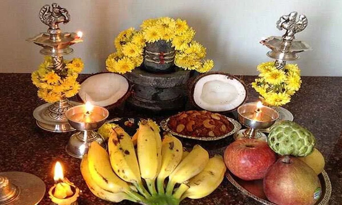 ഈ ദിവസം, പ്രദോഷകാലത്ത് ശിവനെയും പാർവതി ദേവിയെയും ശരിയായ ആചാരങ്ങളോടെ ആരാധിക്കണം. ഈ വ്രതം ആചരിക്കുന്നത് ജീവിതത്തിൽ സന്തോഷവും സമൃദ്ധിയും കൊണ്ടുവരുമെന്നാണ് വിശ്വാസം. കൂടാതെ ശിവഭഗവാന്റെ അനുഗ്രഹം ലഭിക്കും. അതിനാൽ ഈ ദിവസം ആചരിക്കുന്നത് വളരെ നല്ലതാണ്. ജനുവരി 1 വ്യാഴാഴ്ച, പ്രദോഷ കാലം പുലർച്ചെ 4:55 മുതൽ 6:35 വരെ നീണ്ടുനിൽക്കും. (PHOTO: TV9 NETWORK)