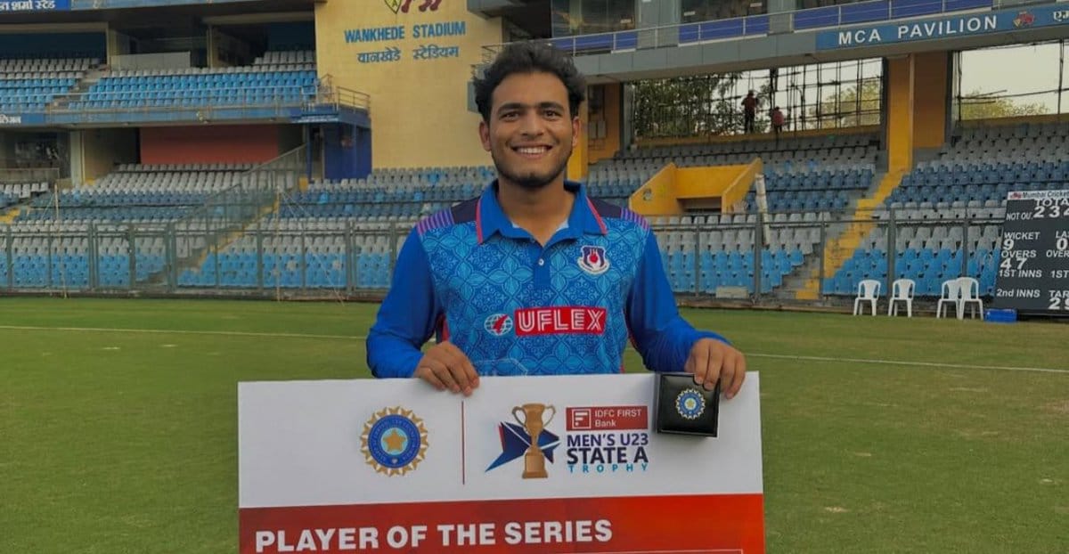 ലേലത്തിൽ പിന്നെ സ്റ്റാറായത് അൺകാപ്പ്ഡ് താരങ്ങളാണ്. ഉത്തർപ്രദേശ് ഓൾറൗണ്ടർ പ്രശാന്ത് വീറിനായി ചെന്നൈ സൂപ്പർ കിംഗ്സ് മുടക്കിയത് 14.20 കോടി രൂപ. ഐപിഎൽ ചരിത്രത്തിലെ ഏറ്റവും വിലപിടിച്ച അൺകാപ്പ്ഡ് പ്ലയർ. 20 വയസുകാരനായ താരം യുപി ടി20 ലീഗിലൂടെ ശ്രദ്ധിക്കപ്പെട്ടു.
