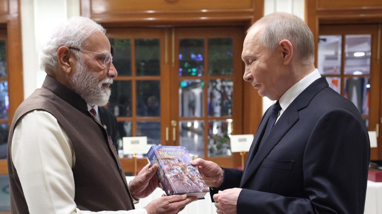 ഭഗവദ്ഗീത മാത്രമല്ല, ആസാം തെയിലയും വെള്ളിക്കുതിരയുമുണ്ട്; പുട്ടിന് മോദി നൽകിയ സമ്മാനങ്ങൾ
