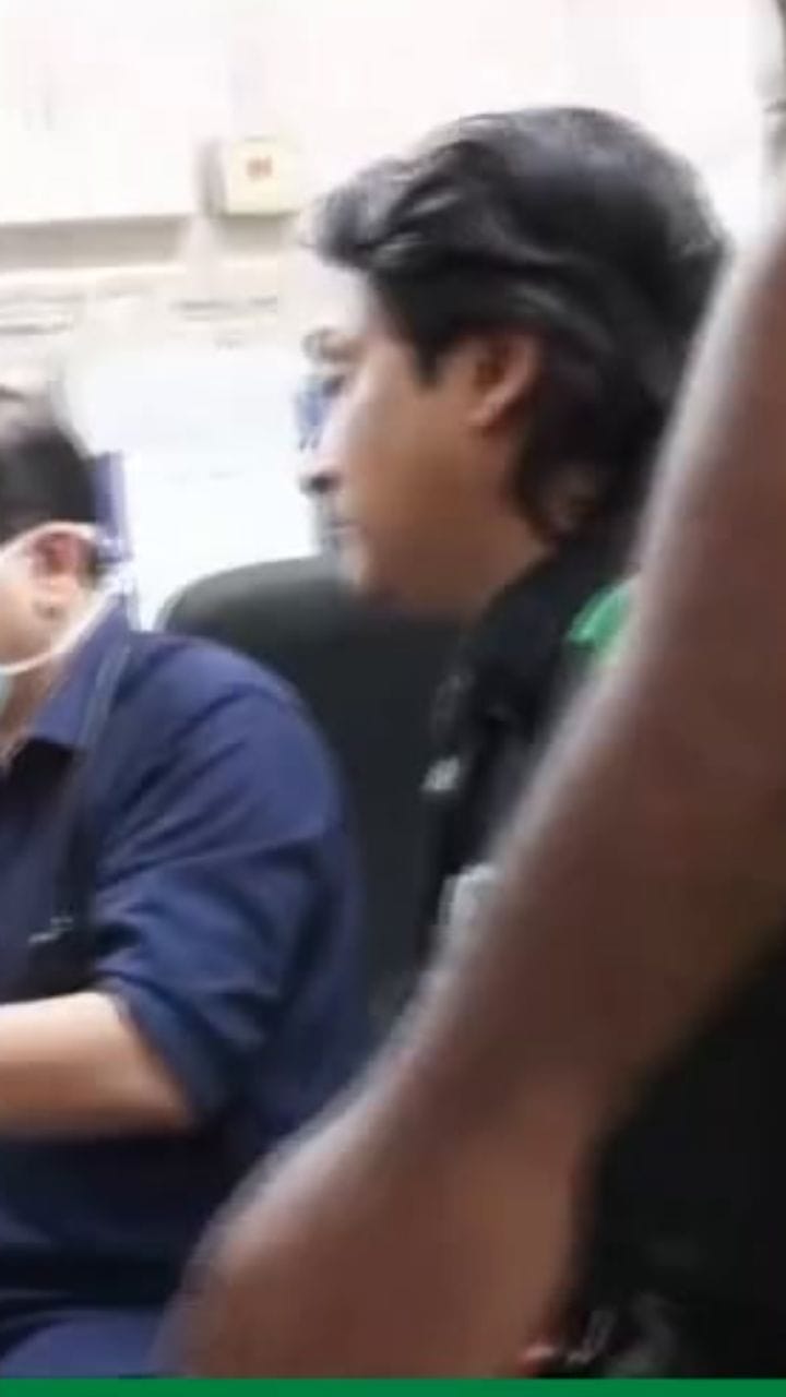 രാഹുല്‍ ഈശ്വറിനെ വൈദ്യ പരിശോധനക്ക് എത്തിച്ചപ്പോൾ