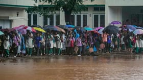 കുടയെടുക്കാന്‍ മറക്കല്ലേ, വോട്ട് ചെയ്തിറങ്ങുമ്പോള്‍ നനഞ്ഞാലോ?