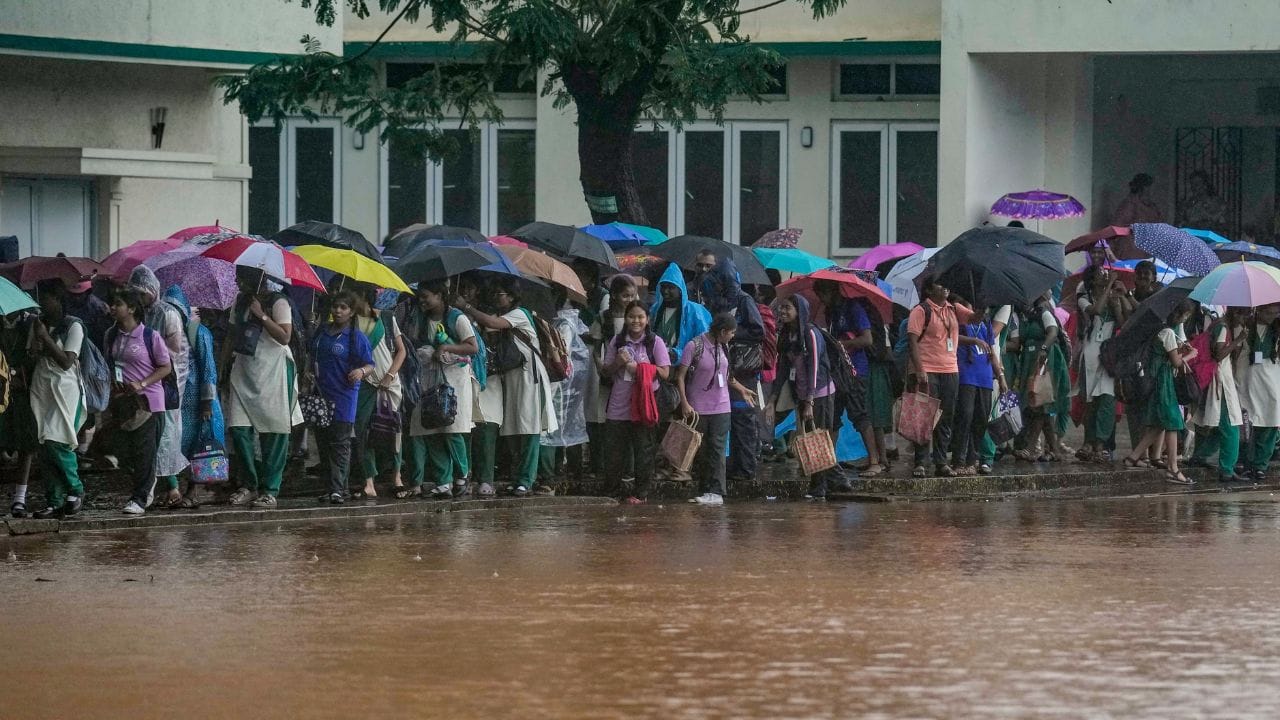 Kerala Weather Update: കുടയെടുക്കാന്‍ മറക്കല്ലേ, വോട്ട് ചെയ്തിറങ്ങുമ്പോള്‍ നനഞ്ഞാലോ? മഴ മുന്നറിയിപ്പ്
