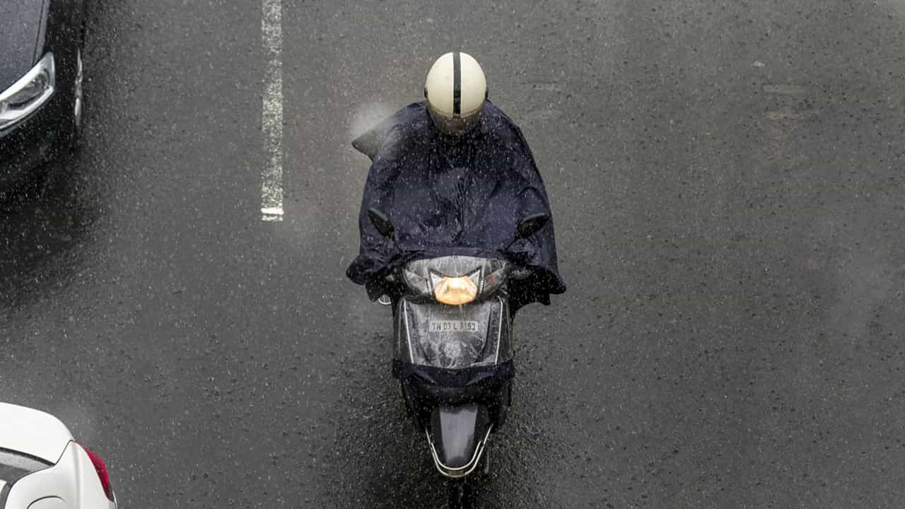 Kerala Rain Alert: തെക്കോട്ട് മഴ, വടക്കോട്ട് വെയില്; ഇന്നത്തെ കാലാവസ്ഥ എങ്ങനെ? Kerala Rain Alert: തെക്കോട്ട് മഴ, വടക്കോട്ട് വെയില്; ഇന്നത്തെ കാലാവസ്ഥ എങ്ങനെ?