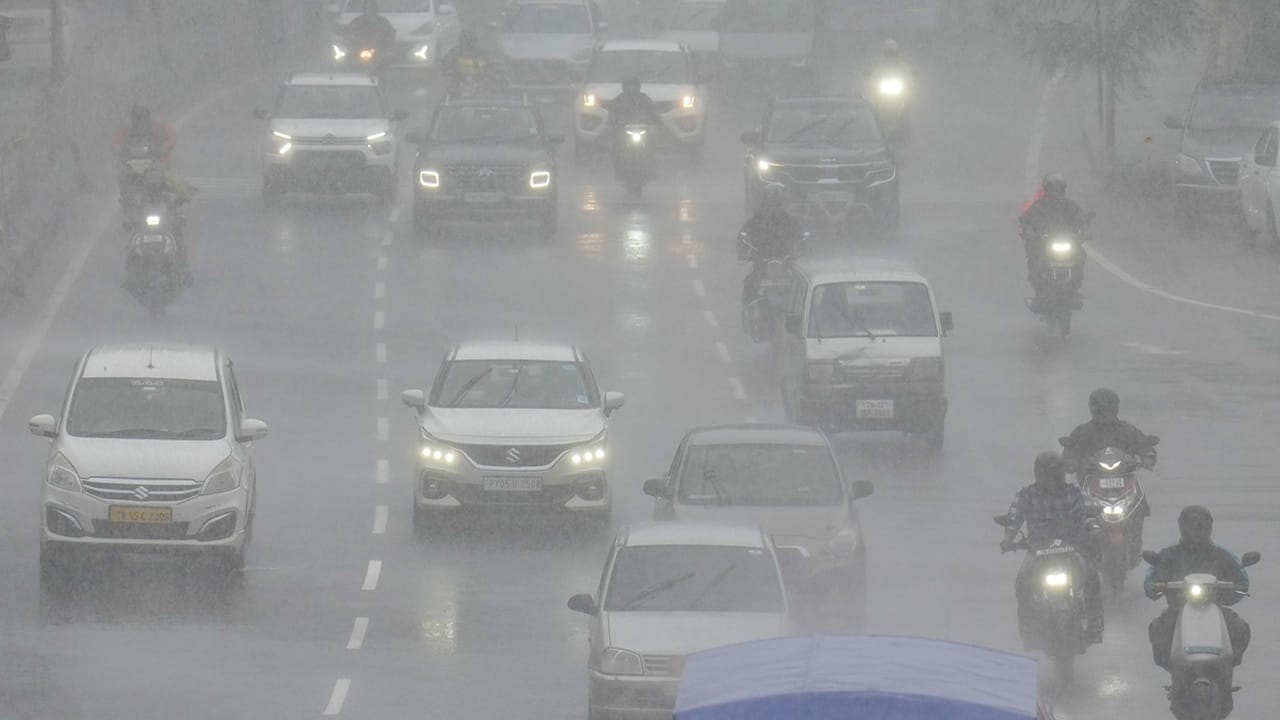 Kerala Rain Alert: ഇന്ന് മുതല്‍ ഇടിമിന്നലെത്തും, കേരളത്തില്‍ മഴ തിരിച്ചെത്തുന്നു; വിവിധ ജില്ലകള്‍ക്ക് കാലാവസ്ഥ വകുപ്പിന്റെ മുന്നറിയിപ്പ്‌