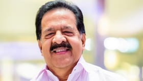 Sabarimala Gold Scam: ശബരിമലയിലെ സ്വര്‍ണക്കൊള്ളയ്ക്ക് പിന്നില്‍ വന്‍ റാക്കറ്റോ? പുരാവസ്തു കള്ളക്കടത്ത് സംഘത്തിന്റെ പങ്ക് അന്വേഷിക്കണമെന്ന് രമേശ് ചെന്നിത്തല...