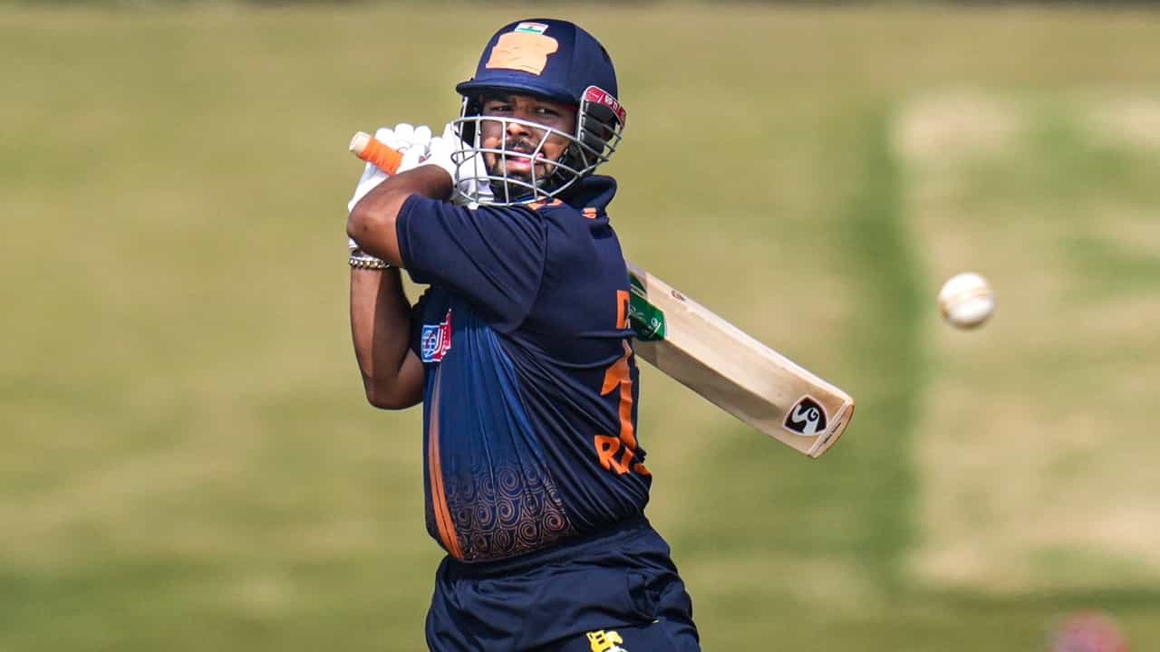 VHT 2025: ആഭ്യന്തര ക്രിക്കറ്റിൽ ഫോം കണ്ടെത്താനാവാതെ ഋഷഭ് പന്ത്; ഏകദിനത്തിൽ നിന്ന് പുറത്തായേക്കുമെന്ന റിപ്പോർട്ടുകൾ ശക്തം