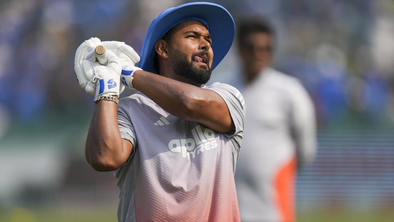 ഋഷഭ് പന്ത്, യുസ്‌വേന്ദ്ര ചഹല്‍, യശ്വസി ജയ്‌സ്വാള്‍, മുഹമ്മദ് സിറാജ് എന്നിവരാണ് ഒഴിവാക്കപ്പെട്ടവര്‍. ഇതില്‍ ചഹല്‍ ദേശീയ ടീമില്‍ ഒരു ഫോര്‍മാറ്റിലും ഇപ്പോള്‍ കളിക്കുന്നില്ല. മറ്റ് താരങ്ങള്‍ ടെസ്റ്റിലും, ഏകദിനത്തിലും സജീവമാണ്  (Image Credits: PTI)