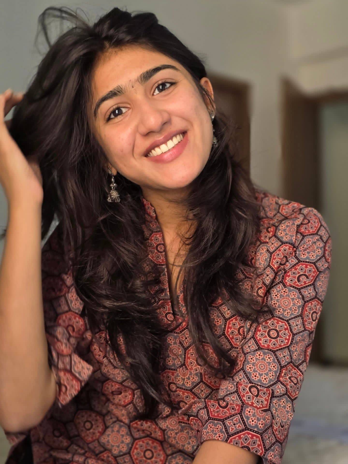  സോഷ്യല്‍ മീഡിയ ഇന്‍ഫ്‌ളുവന്‍സറായിരുന്നു താരം. ടിക്ക് ടോക്കിലൂടെയും ഡബ്‌സ്മാഷിലൂടെയുമാണ് താരം ശ്രദ്ധ നേടിയത്.ഇതിനു പിന്നാലെയാണ് സിനിമ പ്രൊഡക്ഷന്‍സിലേക്ക് എത്തിയത്. ഇതിനു പിന്നാലെയാണ് അഭിനയത്തിലേക്കും എത്തിയത്. 
