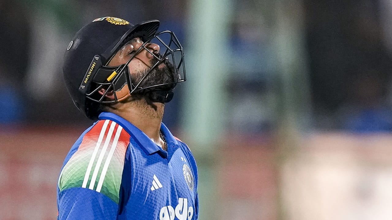 ഗുഡ്ഗാവിൽ അടുത്തിടെ നടന്ന ഒരു പരിപാടിയിലാണ് രോഹിത് ഇക്കാര്യം പറഞ്ഞത്. ജീവിതം ഇവിടെ അവസാനിക്കിക്കുന്നില്ലെന്ന് പിന്നീട് ചിന്തിച്ചു. ആ നിമിഷം തനിക്കൊരു പാഠമായിരുന്നുവെന്നും രോഹിത് വ്യക്തമാക്കി (Image Credits: PTI)