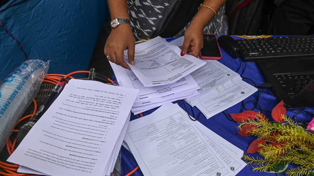 Kerala SIR: എസ്ഐആറില് പരാതിയുണ്ടോ? ഇന്ന് മുതല് അറിയിക്കാം Kerala SIR: എസ്ഐആറില് പരാതിയുണ്ടോ? ഇന്ന് മുതല് അറിയിക്കാം