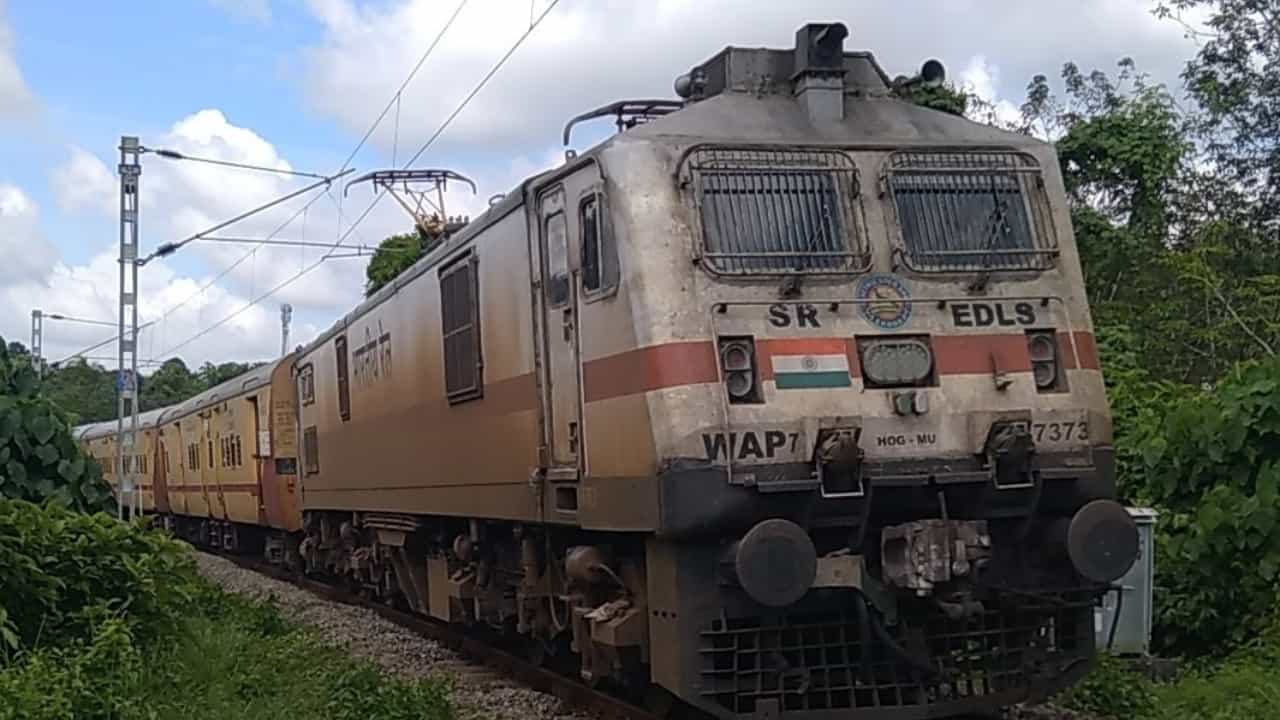 Railway Update: വീണ്ടും ശബരിമല സ്പെഷ്യൽ ട്രെയിനുകൾ; ജനുവരിയിലെ സർവീസുകൾ പ്രഖ്യാപിച്ച് ദക്ഷിണ റെയിൽവേ