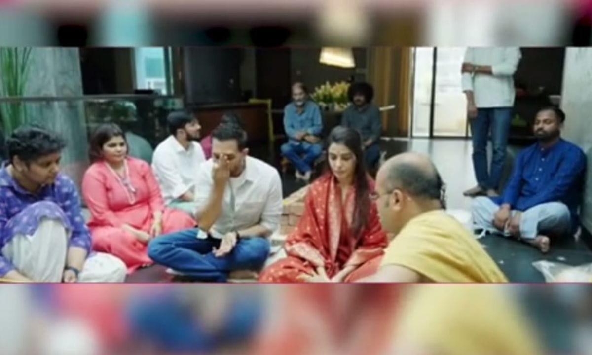 അസിസ്റ്റന്റ് ഡയറക്ടറായ ശ്യാമാലി ഡേയും രാജ് നിഡിമോരുവും തമ്മിലുള്ള വിവാഹം കഴിഞ്ഞത് 2015 ൽ ആണ്. 7 വർഷത്തെ ദാമ്പത്യത്തിനൊടുവിൽ 2022 ൽ അവർ വേർപിരിഞ്ഞു എന്നാണ് റിപ്പോർട്ട്.  ശ്യാമാലി ഡേയ്ക്കും രാജ് നിഡിമോരുവിനും ഒരു മകളുണ്ടെന്നും വാർത്തകൾ എത്തിയിരുന്നു.  (PHOTO: TV9 Network, Instagram)