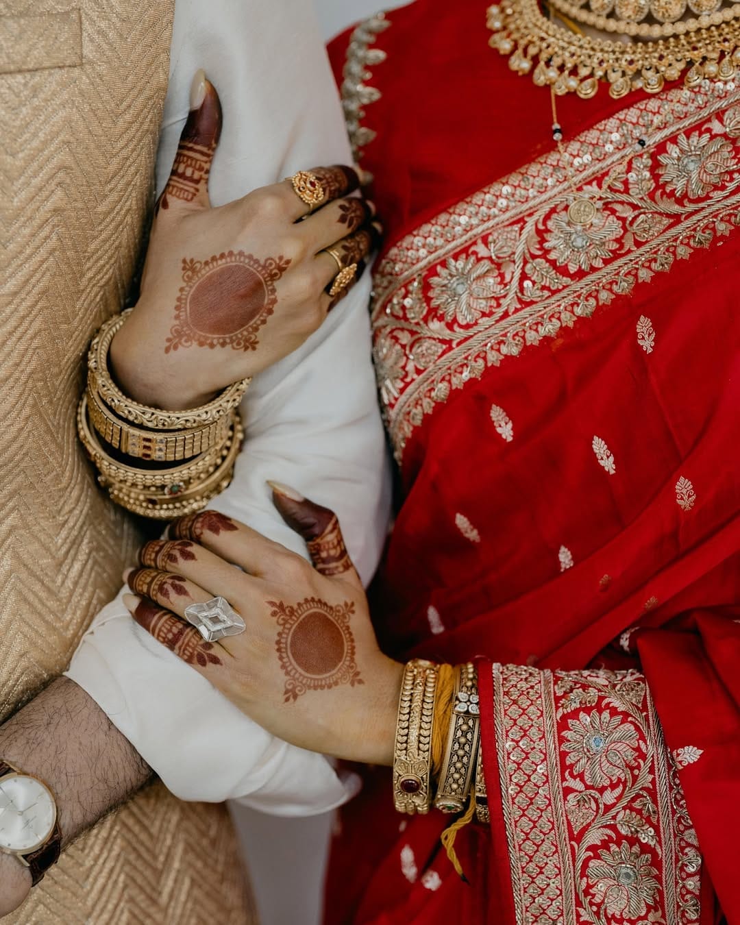 തെന്നിന്ത്യൻ താരം നടി സാമന്ത റൂത്ത് പ്രഭുവും ചലച്ചിത്ര നിർമ്മാതാവ് രാജ് നിഡിമോരുവും വിവാഹിതരായതായി. ഇന്ന് രാവിലെ  കോയമ്പത്തൂര്‍ ഇഷ യോഗ സെന്‍ററിലെ ലിംഗ ഭൈരവി ക്ഷേത്രത്തില്‍ വച്ചായിരുന്നു ഇരുവരുടെയും വിവാഹം. (Image Credits: Instagram)
