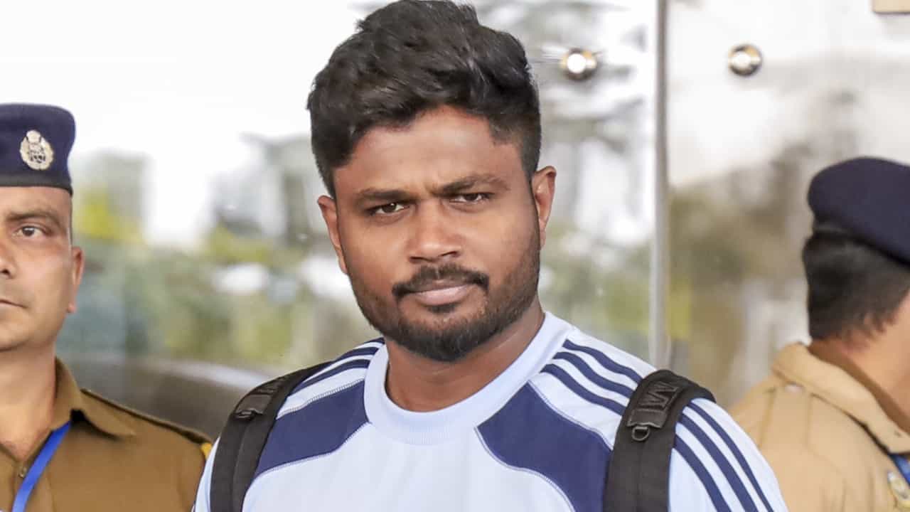 Sanju Samson: സഞ്ജുവിനെ മൂന്നാം നമ്പറിലും കളിപ്പിക്കില്ലെന്നത് ആരുടെ വാശി? ടീമിന് വിനയാകുന്നത് അനാവശ്യ പ്രിവിലേജുകള് Sanju Samson: സഞ്ജുവിനെ മൂന്നാം നമ്പറിലും കളിപ്പിക്കില്ലെന്നത് ആരുടെ വാശി? ടീമിന് വിനയാകുന്നത് അനാവശ്യ പ്രിവിലേജുകള്