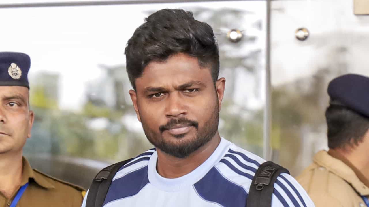 Sanju Samson: ആ 37 നെ 73 ആക്കി മാറ്റൂ, അങ്ങനെ ചെയ്താല്‍ നിങ്ങളെ പുറത്താക്കില്ല; സഞ്ജുവിന് നിര്‍ണായക ഉപദേശം