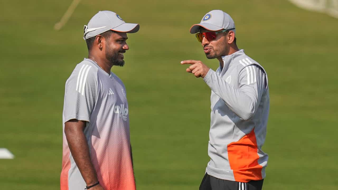 Sanju Samson: ആ നേട്ടം അഞ്ച് റണ്സ് അകലെ മാത്രം; സ്വപ്നസാക്ഷാത്കാരത്തിന് സഞ്ജുവിന് ആദ്യം കിട്ടേണ്ടത് അവസരം Sanju Samson: ആ നേട്ടം അഞ്ച് റണ്സ് അകലെ മാത്രം; സ്വപ്നസാക്ഷാത്കാരത്തിന് സഞ്ജുവിന് ആദ്യം കിട്ടേണ്ടത് അവസരം