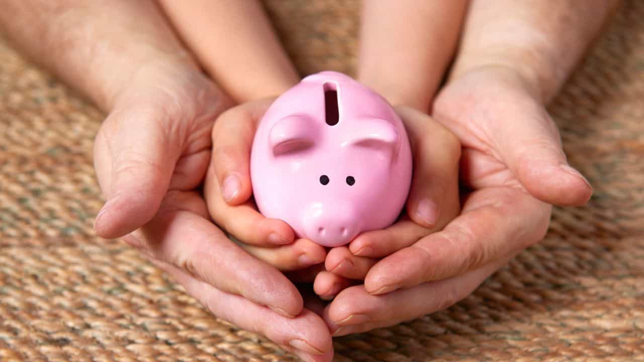 Savings: കറന്റ് ബില്ല്, സ്കൂള് ഫീസ്, ഇഎംഐ...ഇതിനെല്ലാം ഇടയില് നിങ്ങള്ക്കും 10 ലക്ഷം സമ്പാദിക്കാനാകും Savings: കറന്റ് ബില്ല്, സ്കൂള് ഫീസ്, ഇഎംഐ...ഇതിനെല്ലാം ഇടയില് നിങ്ങള്ക്കും 10 ലക്ഷം സമ്പാദിക്കാനാകും