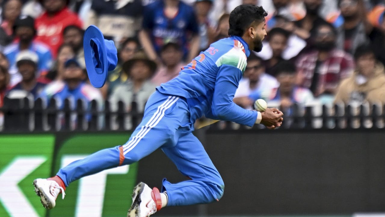 ഓസ്‌ട്രേലിയക്കെതിരായ പരമ്പരയ്ക്കിടെയാണ് അയ്യര്‍ക്ക് പരിക്കേറ്റത്. തുടര്‍ന്ന് താരത്തെ ഗുരുതരാവസ്ഥയില്‍ സിഡ്‌നിയിലെ ആശുപത്രിയില്‍ പ്രവേശിപ്പിച്ചിരുന്നു. ഏതാനും ദിവസം ഐസിയുവിലായിരുന്നു  (Image Credits: PTI)