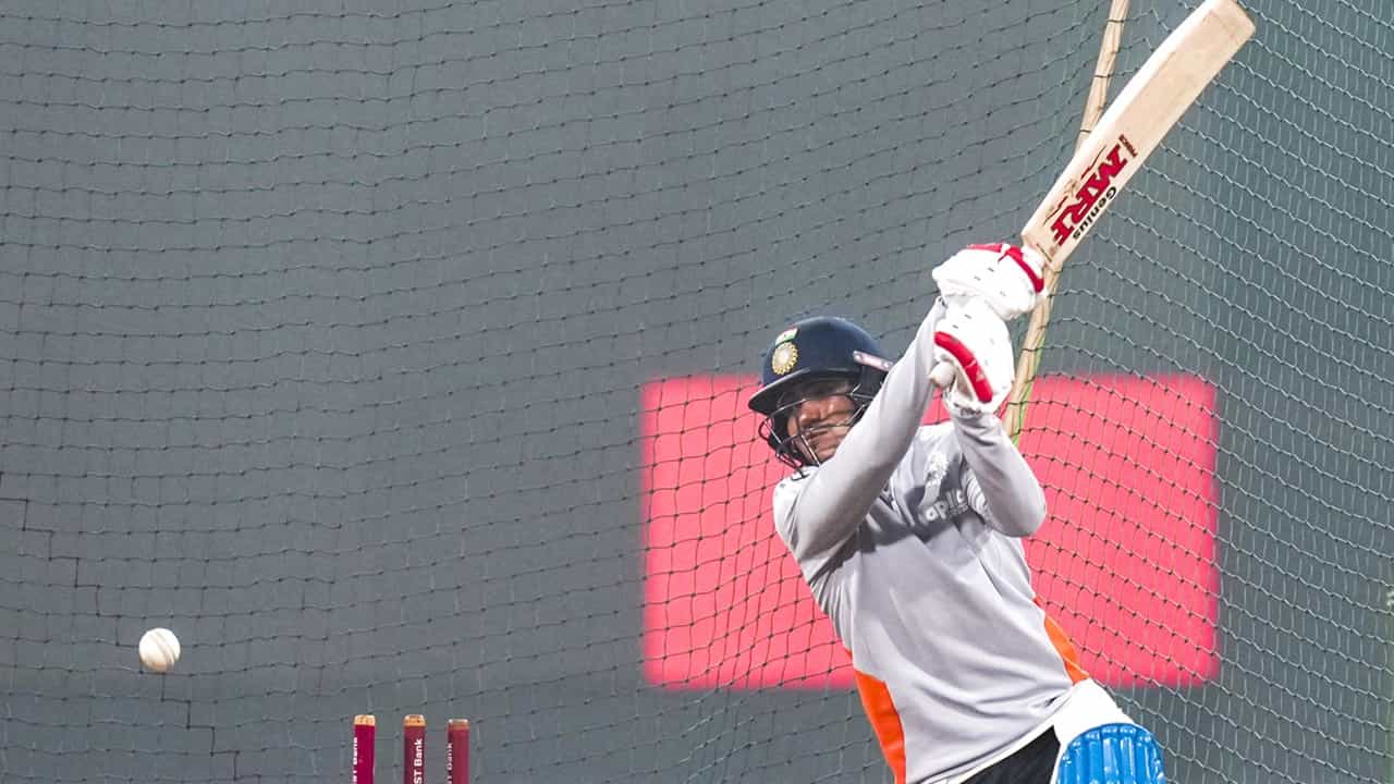 Shubman Gill: ശുഭ്മാന്‍ ഗില്‍ ടി20 പരമ്പരയില്‍ നിന്ന് പുറത്ത്, പരിക്കെന്ന് വിശദീകരണം ! സഞ്ജു ഓപ്പണറാകും?