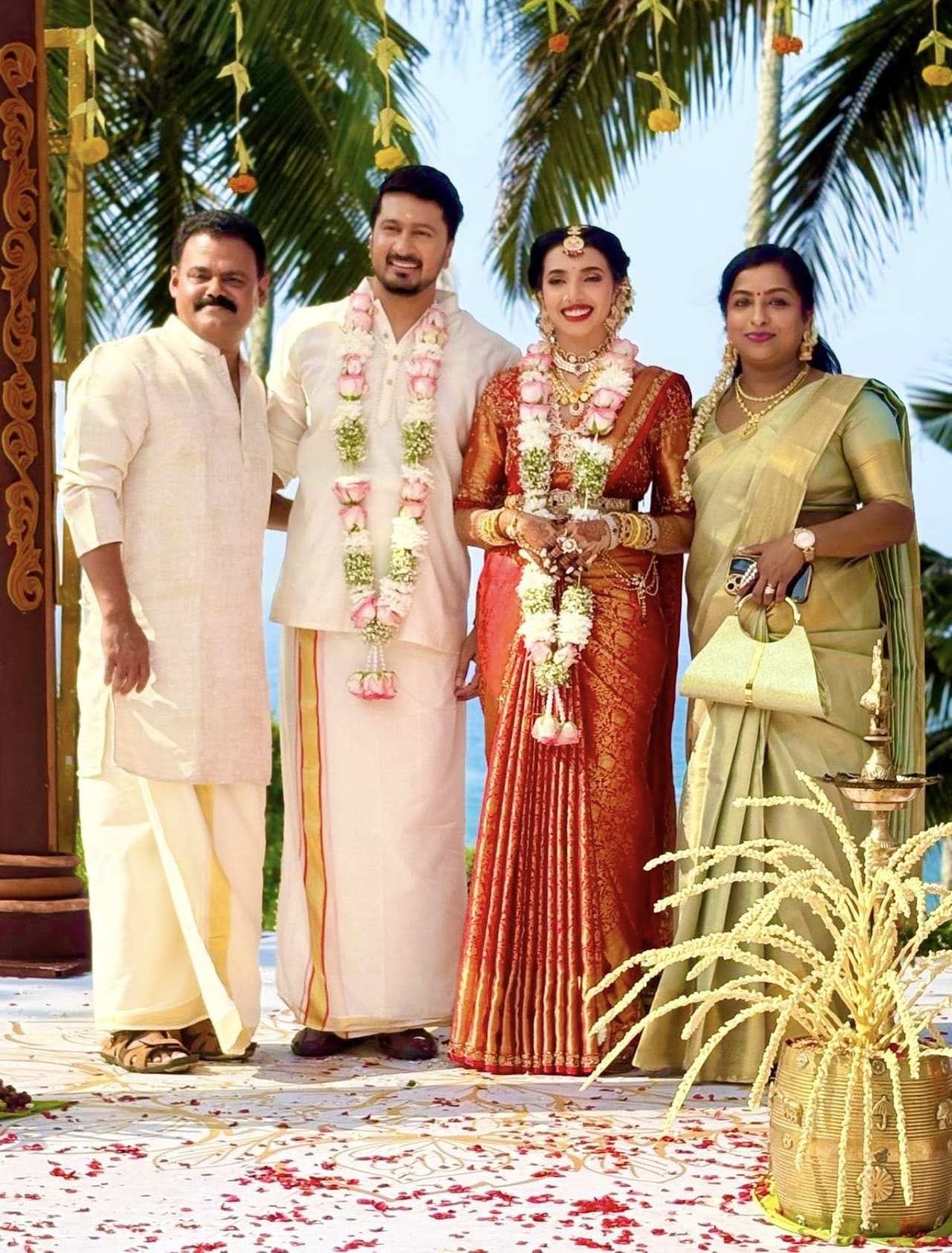 മമ്മൂട്ടി നായകനായെത്തിയ ബസൂക്ക എന്ന ചിത്രത്തിൽ സ്നേഹ ശ്രദ്ധേയമായ വേഷം ചെയ്തിരുന്നു. ദി ട്രെയിൻ, സൺഡേ ഹോളിഡേ, ലൂക്ക, ഹൃദയം, മധുര മനോഹര മോഹം തുടങ്ങി നിരവധി ചിത്രങ്ങളിൽ അരവിന്ദ് ഗാനമാലപിച്ചിട്ടുണ്ട്.