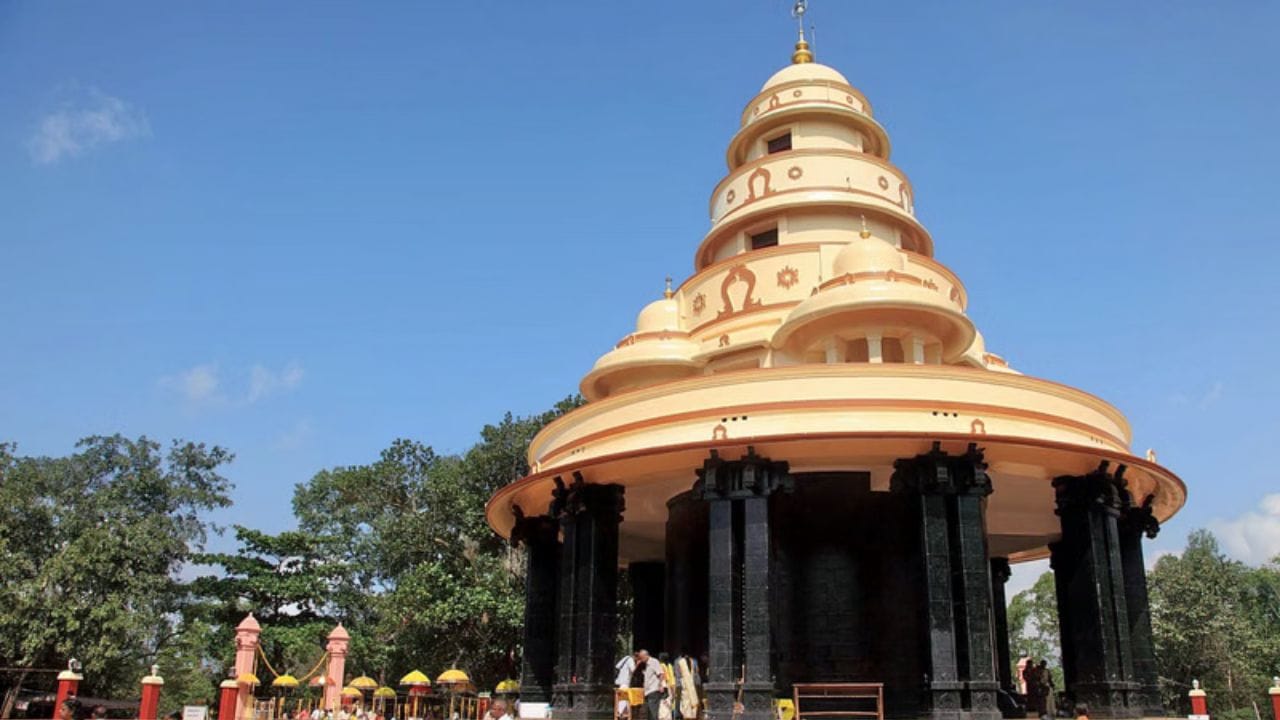 രണ്ട് താലൂക്കുകളിലെയും എല്ലാ വിദ്യാഭ്യാസ സ്ഥാപനങ്ങള്‍ക്കും സര്‍ക്കാര്‍ സ്ഥാപനങ്ങള്‍ക്കും അവധി ബാധകമാണെന്ന് ജില്ല കളക്ടര്‍ അറിയിച്ചു. 

