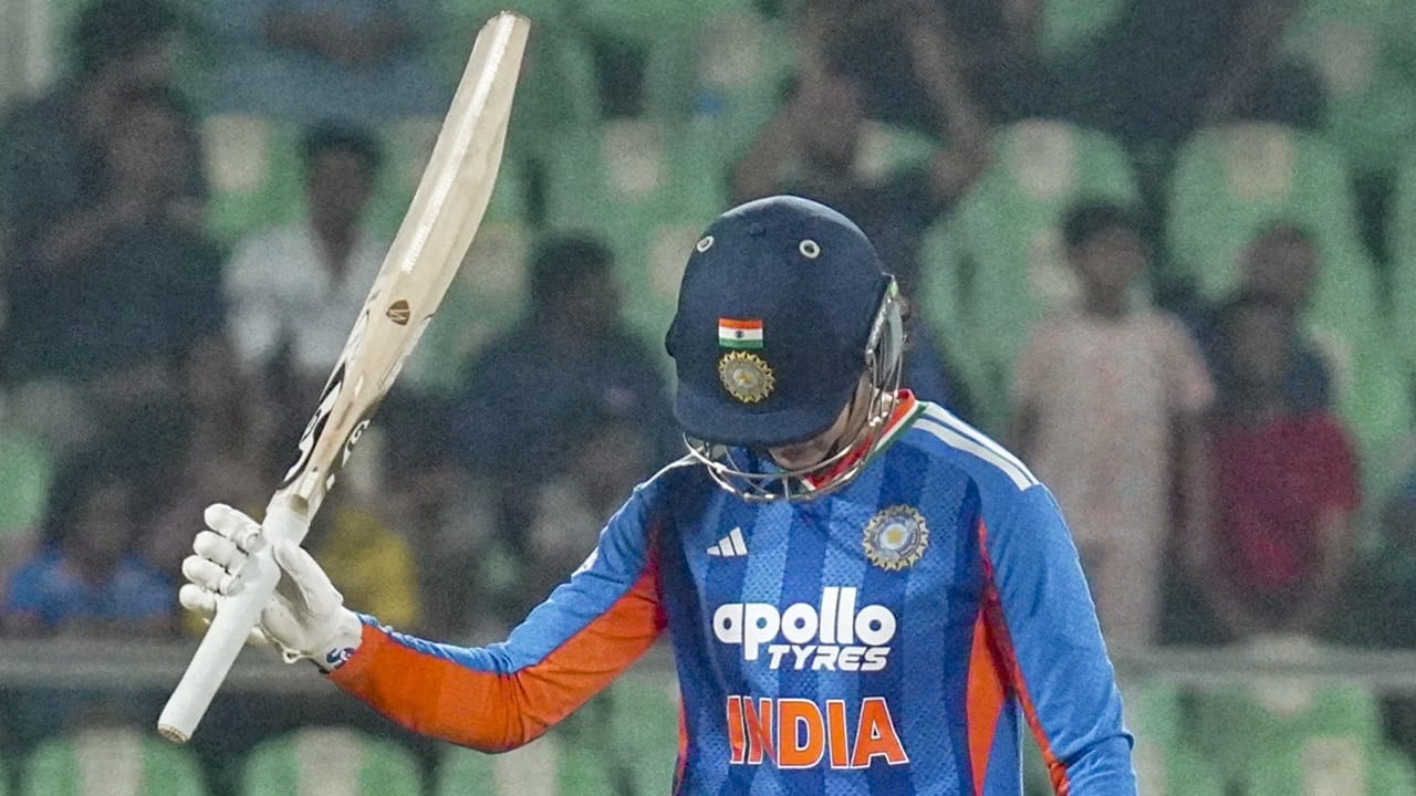 ശുഭ്മാന്‍ ഗില്ലാണ് മുന്നില്‍. 1704 റണ്‍സാണ് ഗില്‍ ഇതുവരെ നേടിയത്. സ്മൃതി 1703 റണ്‍സ് നേടിയിട്ടുണ്ട് (Image Credits: PTI)