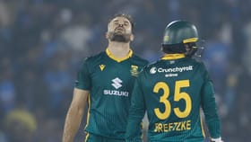 India vs South Africa: ഇരട്ടസെഞ്ചുറികൾക്ക് ഒറ്റക്കെട്ടായി മറുപടി നൽകി ദക്ഷിണാഫ്രിക്ക; രണ്ടാം ഏകദിനത്തിൽ തകർപ്പൻ ജയം...