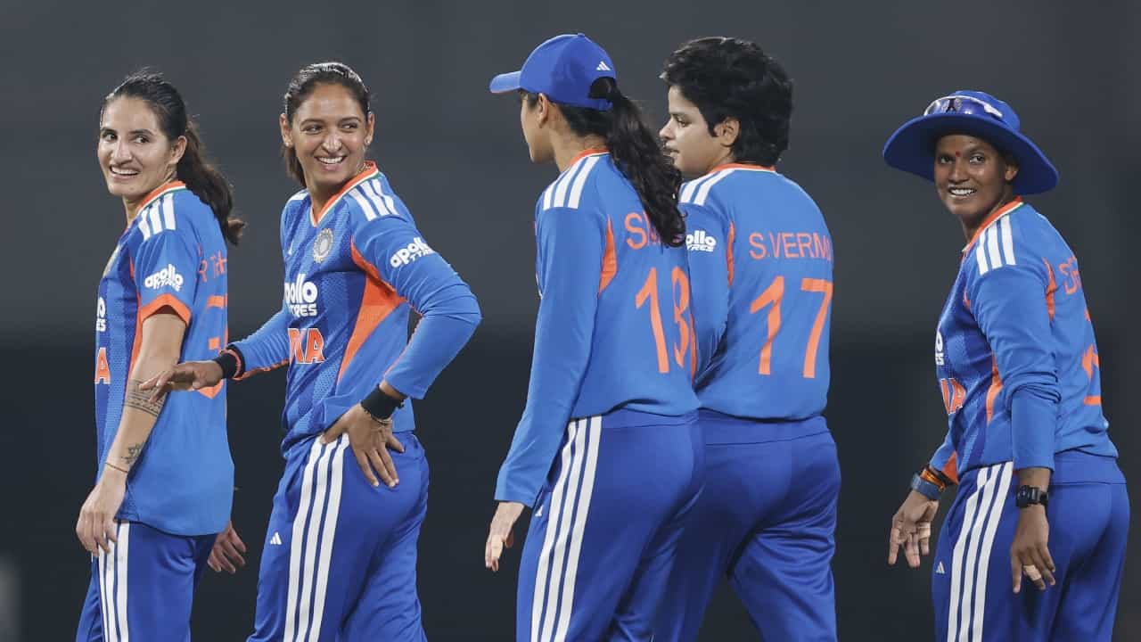 India Women vs Srilanka Women: കാര്യവട്ടത്ത് ഷോ ഇറക്കി ഇന്ത്യ ബൗളർമാർ; തകർന്നടിഞ്ഞ് ശ്രീലങ്ക