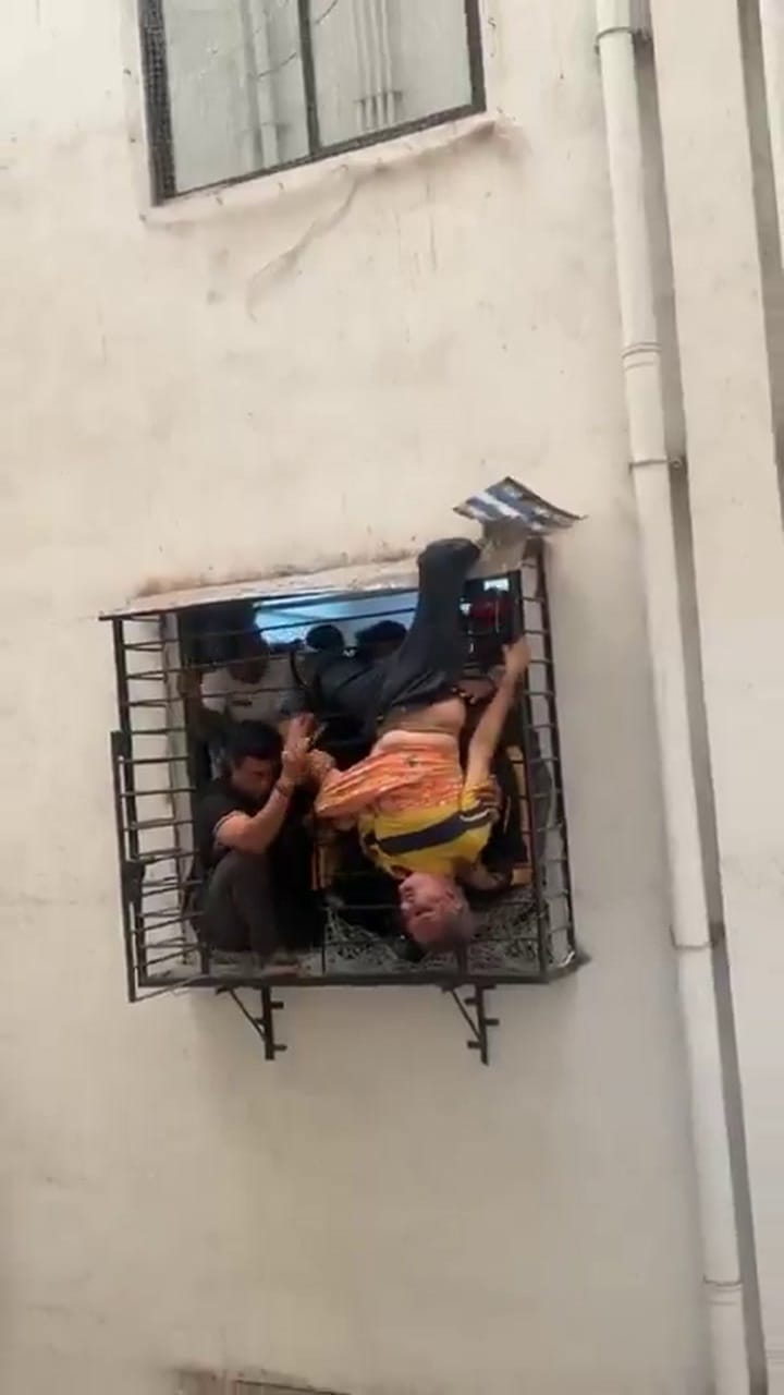 ഇത് രണ്ടാം ജന്മം; സൂറത്തില്‍ അപ്പാര്‍ട്ട്‌മെന്റില്‍ നിന്നു താഴേക്ക് വീണയാള്‍ ഗ്രില്ലില്‍ കുടുങ്ങി, അത്ഭുതകരമായ രക്ഷപ്പെടല്‍