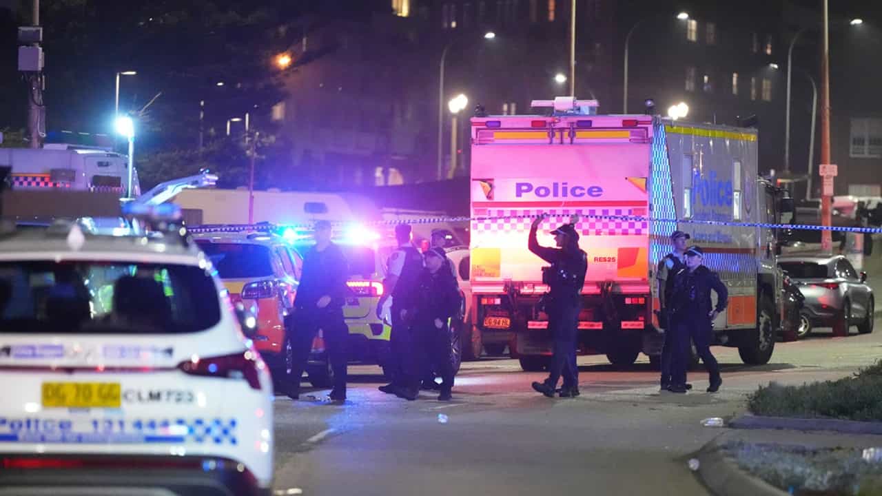 Sydney Shooting: സിഡ്‌നി വിറച്ചു; ജൂത ആഘോഷത്തിനിടെ നടന്ന കൂട്ട വെടിവയ്പില്‍ 11 മരണം; അക്രമികളില്‍ ഒരാള്‍ പാക് വംശജന്‍ ?
