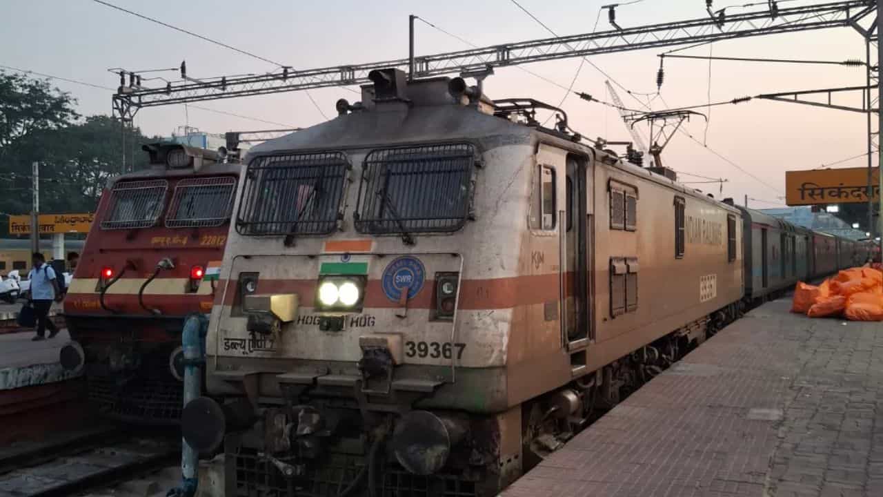Special Train: വീണ്ടുമൊരു ക്രിസ്മസ് സ്പെഷ്യൽ ട്രെയിൻ: കോയമ്പത്തൂരിൽ നിന്ന് ഹരിദ്വാറിലേക്ക്, കേരളത്തിലെ സ്റ്റോപ്പുകൾ Special Train: വീണ്ടുമൊരു ക്രിസ്മസ് സ്പെഷ്യൽ ട്രെയിൻ: കോയമ്പത്തൂരിൽ നിന്ന് ഹരിദ്വാറിലേക്ക്, കേരളത്തിലെ സ്റ്റോപ്പുകൾ