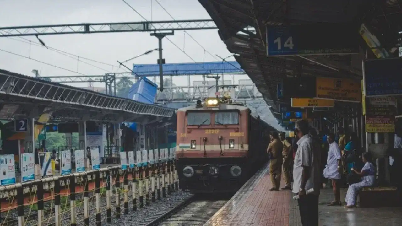 Special Train: ക്രിസ്മസ്, പുതുവർഷയാത്ര, സ്പെഷ്യലുണ്ടോ... ഉണ്ട് ഒന്നല്ല രണ്ട് ട്രെയിനുകൾ; റൂട്ടുകൾ അറിയാം