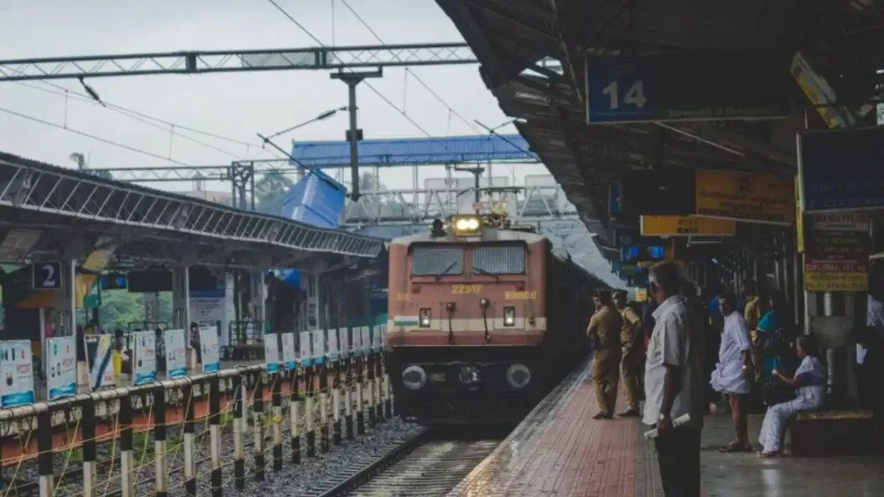 Special Train: ക്രിസ്മസ്, പുതുവർഷയാത്ര, സ്പെഷ്യലുണ്ടോ... ഉണ്ട് ഒന്നല്ല രണ്ട് ട്രെയിനുകൾ; റൂട്ടുകൾ അറിയാം Special Train: ക്രിസ്മസ്, പുതുവർഷയാത്ര, സ്പെഷ്യലുണ്ടോ... ഉണ്ട് ഒന്നല്ല രണ്ട് ട്രെയിനുകൾ; റൂട്ടുകൾ അറിയാം