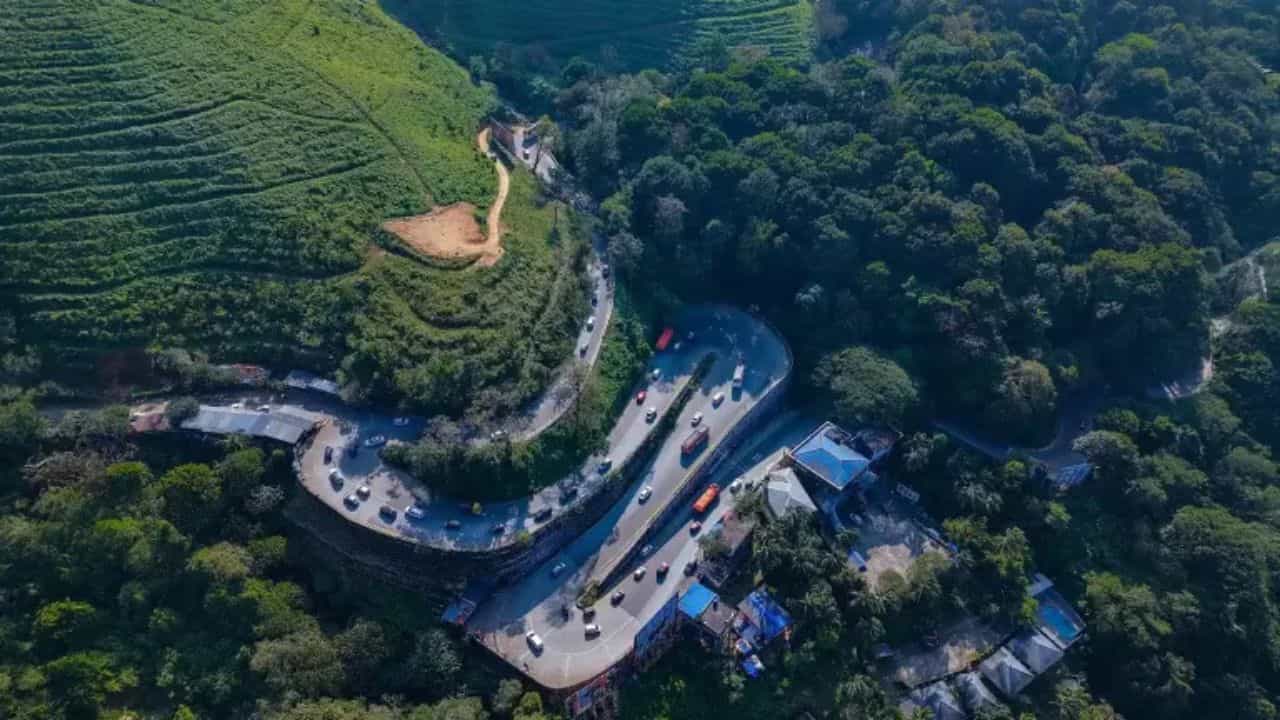 Thamarassery Pass Restrictions: തട്ടുകടകൾ അടയ്ക്കുക, പാർക്കിങ് പാടില്ല, കൂട്ടം കൂടരുത്; താമരശ്ശേരി ചുരത്തിലെ കുരുക്ക് മാറുമോ?