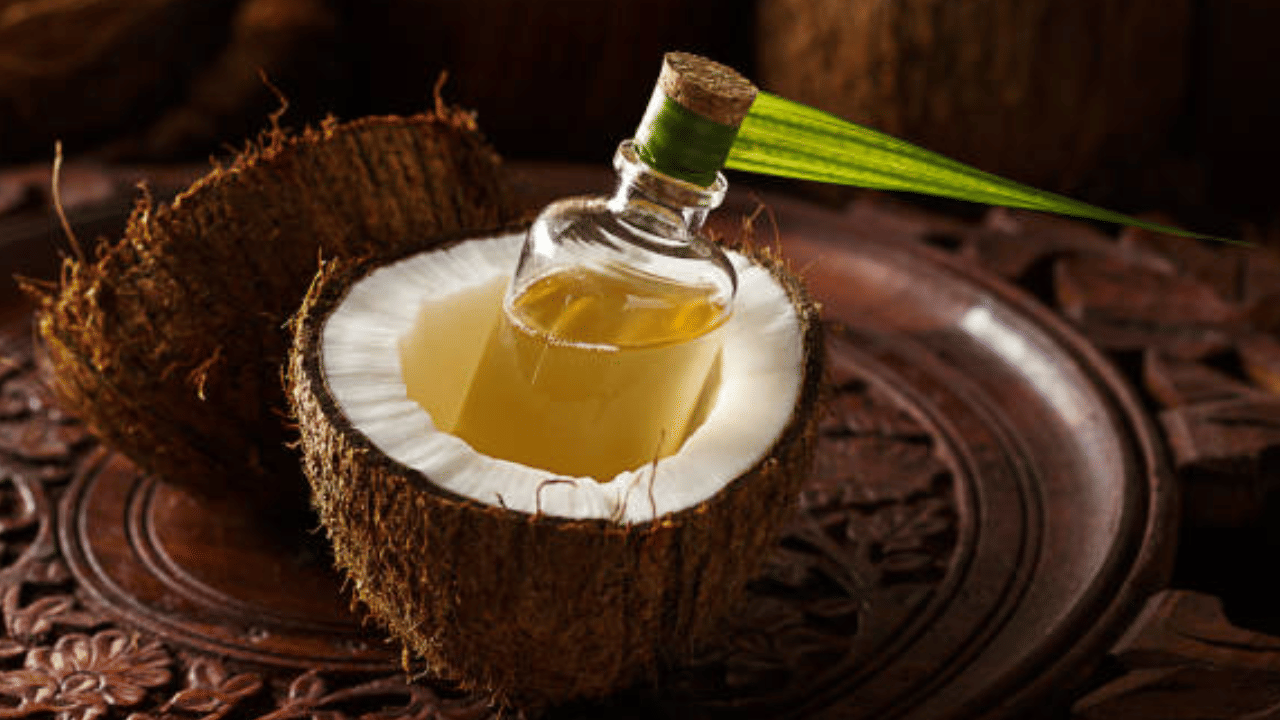 വെളിച്ചെണ്ണ, ഒലീവ് ഓയിൽ, കാസ്റ്റര്‍ ഇവയിൽ ഏതെങ്കിലും ഉപയോ​ഗിച്ച് ഓയിൽ മസാജ് ചെയ്യുന്നതും പുരികത്തിന് നല്ലതാണ്. അതുപോലെ മുട്ടയുടെ വെള്ള നന്നായി അടിച്ച് പുരികത്തിൽ തേക്കുന്നത് പുരിക വളര്‍ച്ചയെ വേഗത്തിലാക്കും.
