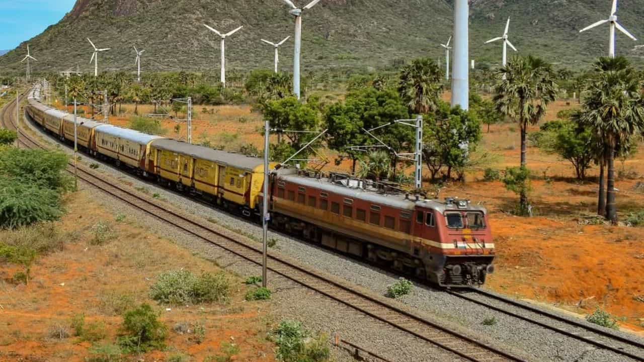 Special Train: ബെംഗളൂരുവില്‍ നിന്ന് കേരളത്തിലേക്ക് സ്‌പെഷ്യല്‍ ട്രെയിന്‍; ബുക്കിങ് നാളെ രാവിലെ ആരംഭിക്കും