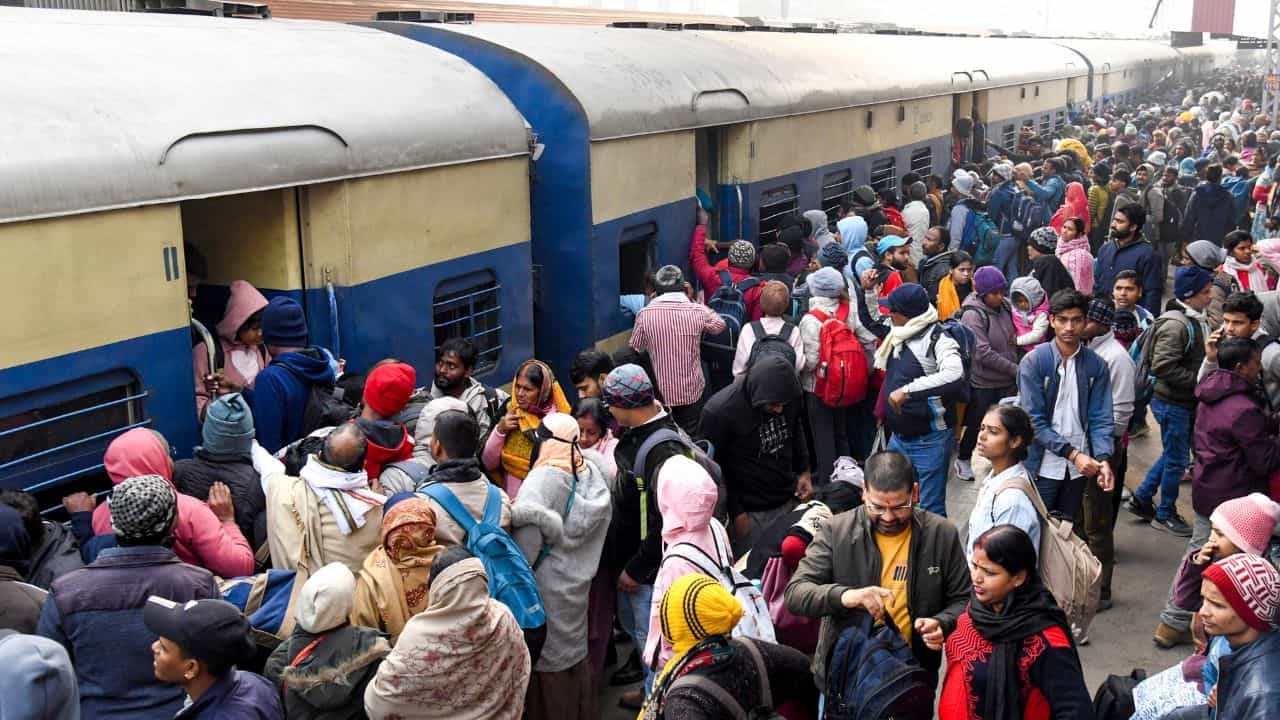 Train Time Change: തോന്നുംപോലെ സ്‌റ്റേഷനിലേക്ക് പോകല്ലേ! ഈ ട്രെയിനുകളുടെ സമയം മാറി