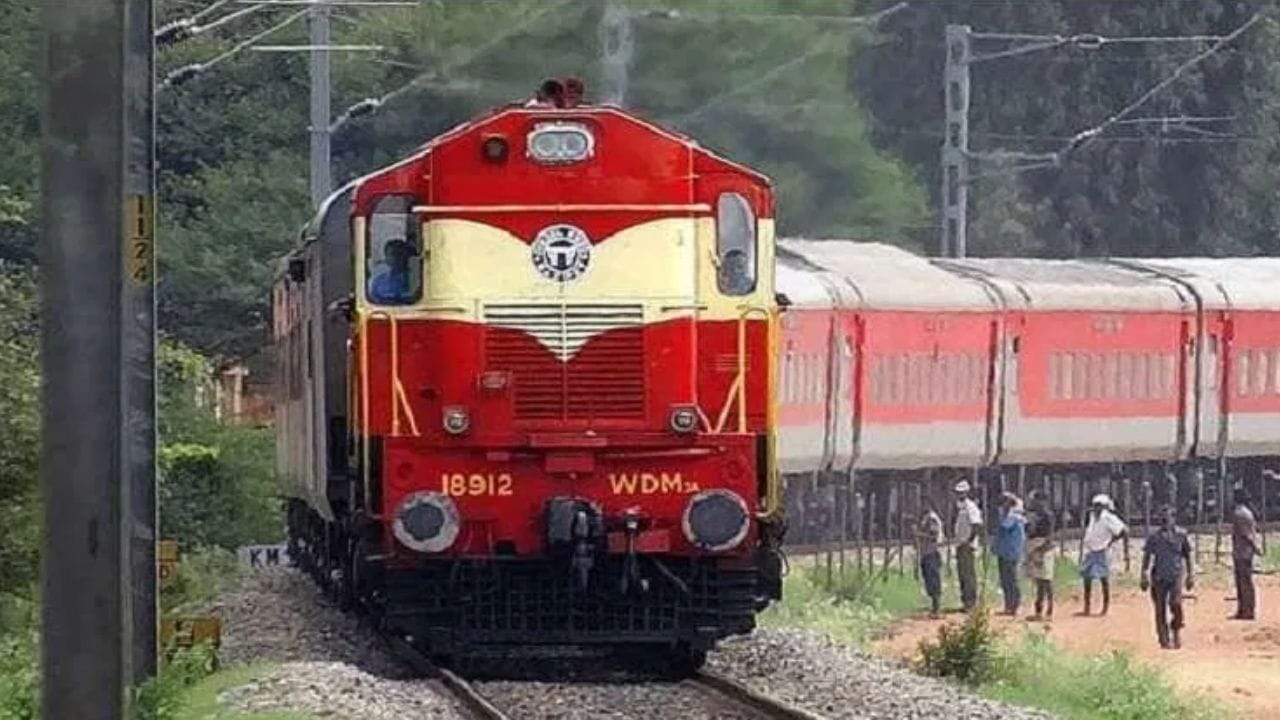 എണ്ണത്തിൽ കുറവാണെങ്കിലും വൈഫൈ ലഭിക്കുന്ന ട്രെയിനുകളും ഇന്ത്യൻ റെയിൽവേയ്ക്കുണ്ട്. സാധാരണ ട്രെയിനുകളിൽ പൊതുവെ ഇല്ലാത്ത സേവനങ്ങളിൽ ഒന്നാണിത്.ഏതൊക്കെയാണ് ആ ട്രെയിനുകൾ മിനിമം ടിക്കറ്റ് നിരക്ക് എത്ര രൂപയാണ് തുടങ്ങിയ കാര്യങ്ങളാണ് ഇവിടെ പരിശോധിക്കുന്നത്